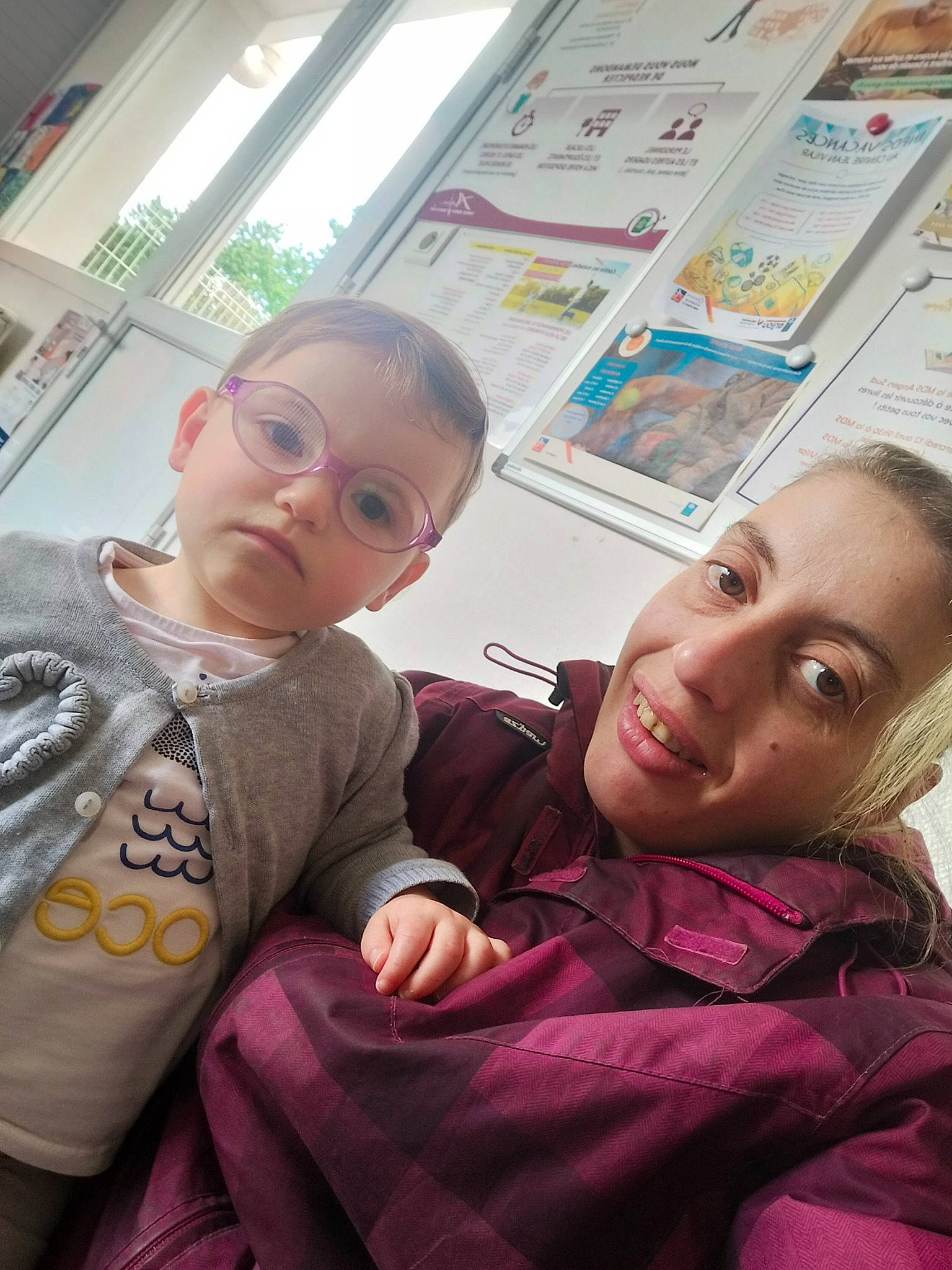 Myla participe au concours pour gagner de l'argent avec cette photo : cheek, child, comfort, event, eyewear, fun, gesture, happy, magenta, mouth, nose, person, pink, room, sitting, skin, sleeve, smile, toddler, travel