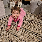 Aleyna a rejoint le concours — aidez-le/la à gagner de superbes lots ! baby, carpet, child, crawling, cute, decor, floor, furniture, holiday_decor, home, indoor, patterned_rug, pink_clothing, reindeer_decoration, rug, santa_figure, smiling, stool, toy, wooden_cabinet