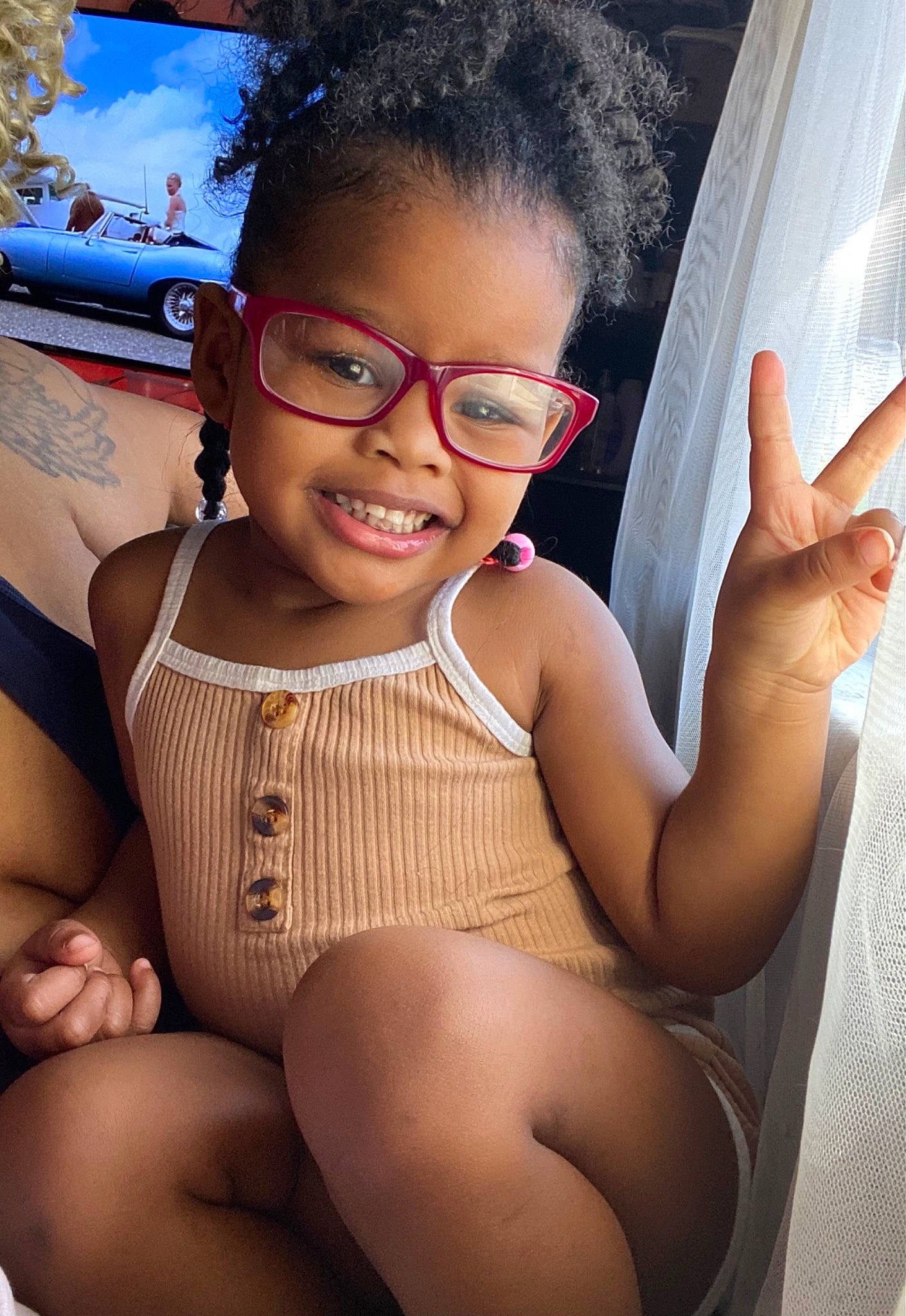 Myrah is registered to the contest to win money with this photo: black_hair, chest, eyewear, finger, flash_photography, glasses, hand, happy, joint, joy, knee, leg, leisure, muscle, person, shoulder, skin, smile, summer, swimwear