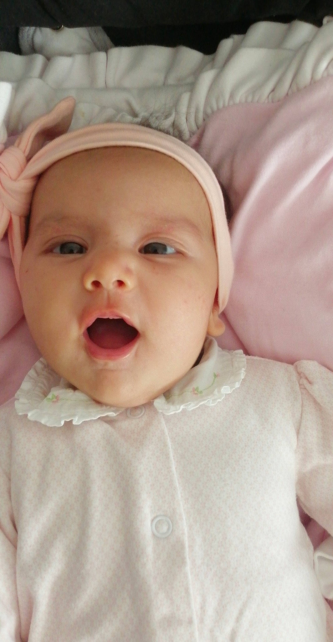 Yassmine participe au concours pour gagner de l'argent avec cette photo : baby, baby_laughing, baby_making_funny_faces, cheek, child, chin, close_up, ear, face, facial_expression, head, headwear, laugh, lip, mouth, nose, person, skin, smile, toddler