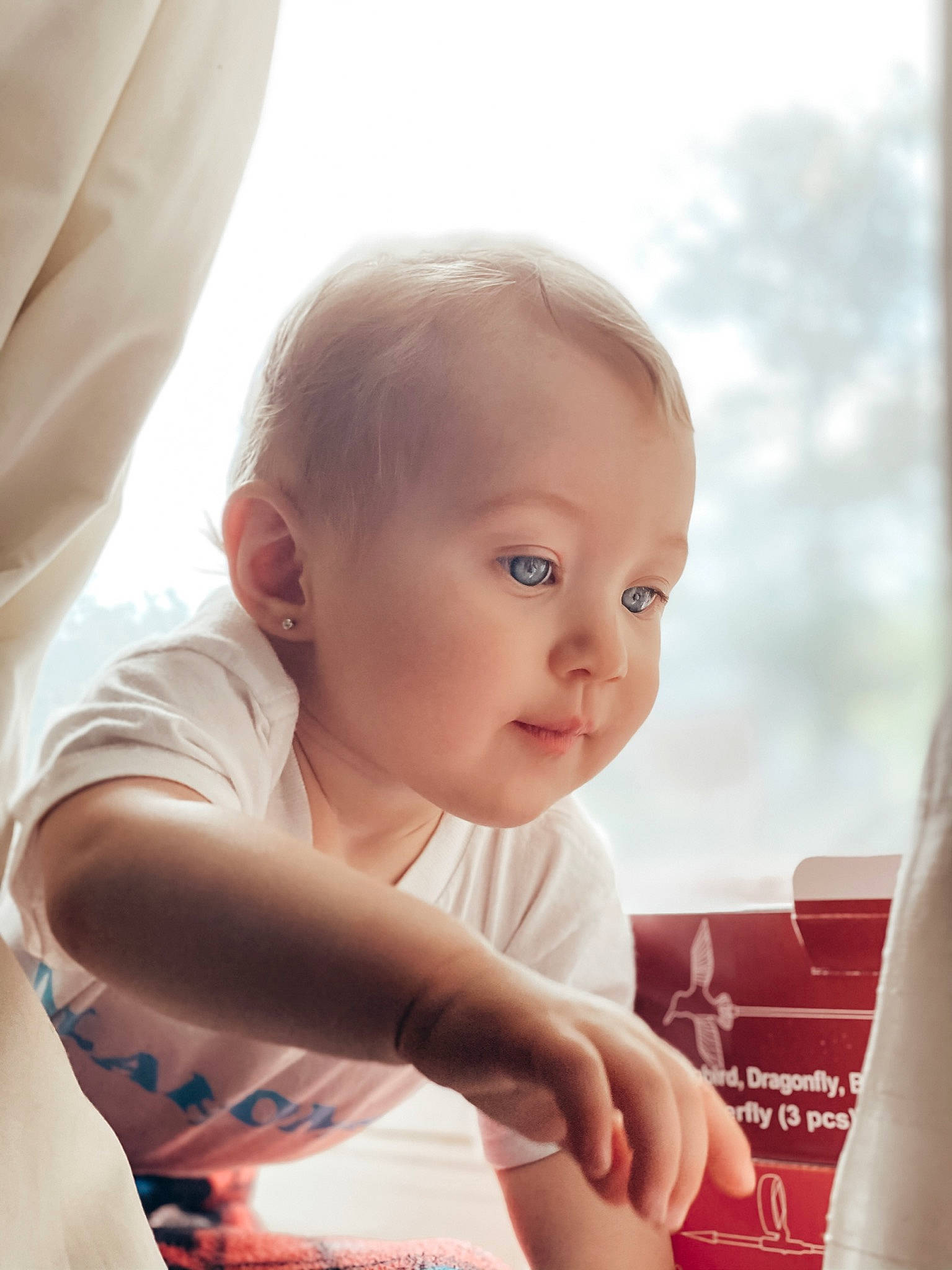 Lia is registered to the contest to win money with this photo: arm, baby, beauty, cheek, child, chin, ear, eye, face, finger, hand, head, iris, lip, nose, person, product, sitting, skin, smile