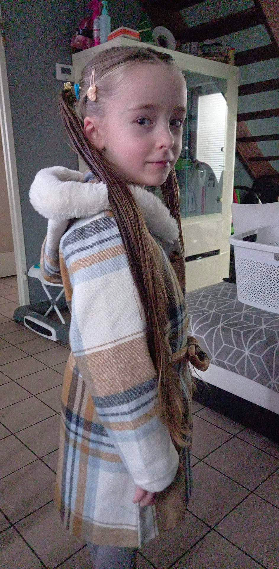 Noemie participe au concours pour gagner de l'argent avec cette photo : blond, child, eye, flooring, fun, fur, hair, hairstyle, head, jewellery, long_hair, pattern, person, plaid, shoulder, sleeve, standing, tartan, toddler, waist
