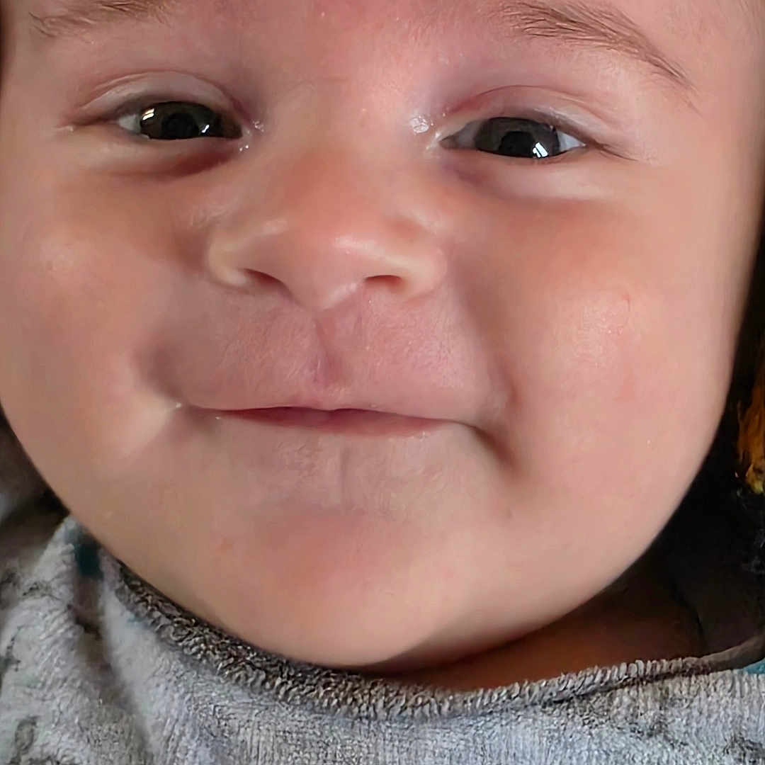 Arthur participe au concours pour gagner de l'argent avec cette photo : apparel, baby, child, close_up, clothing, clouds, cozy, cute, expression, eyes, face, happy, head, infant, person, portrait, skin, smiling, stars, young