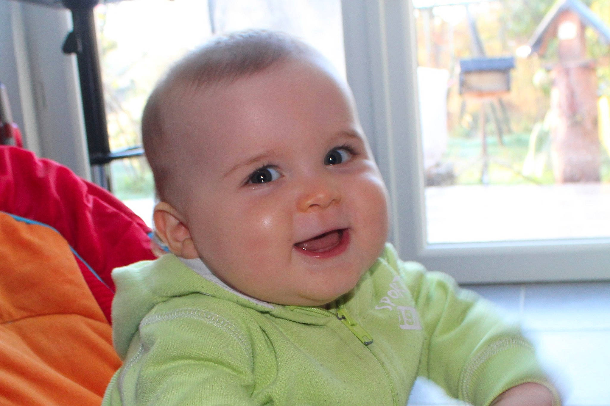 Sacha participe au concours pour gagner de l'argent avec cette photo : boy, cheek, child, day, ear, eye, face, facial_expression, girl, happiness, head, infant, iris, laughter, person, product, skin, smile, toddler