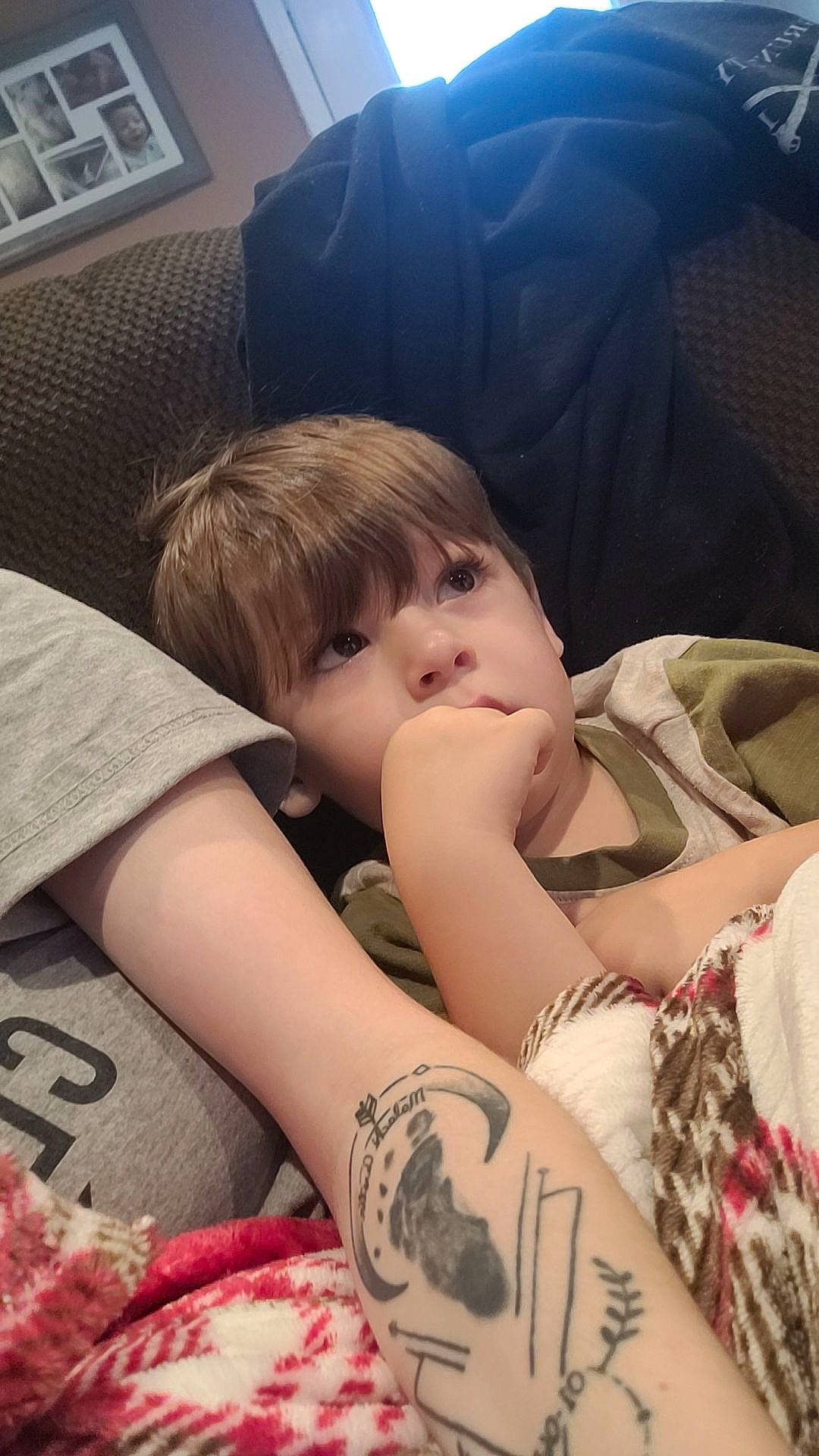 Malachi is registered to the contest to win money with this photo: chest, comfort, cool, elbow, eyelash, finger, gesture, hairstyle, happy, human_body, joint, mouth, person, shoulder, sleeve, tattoo_artist, temporary_tattoo, thigh, toddler, vertebrate