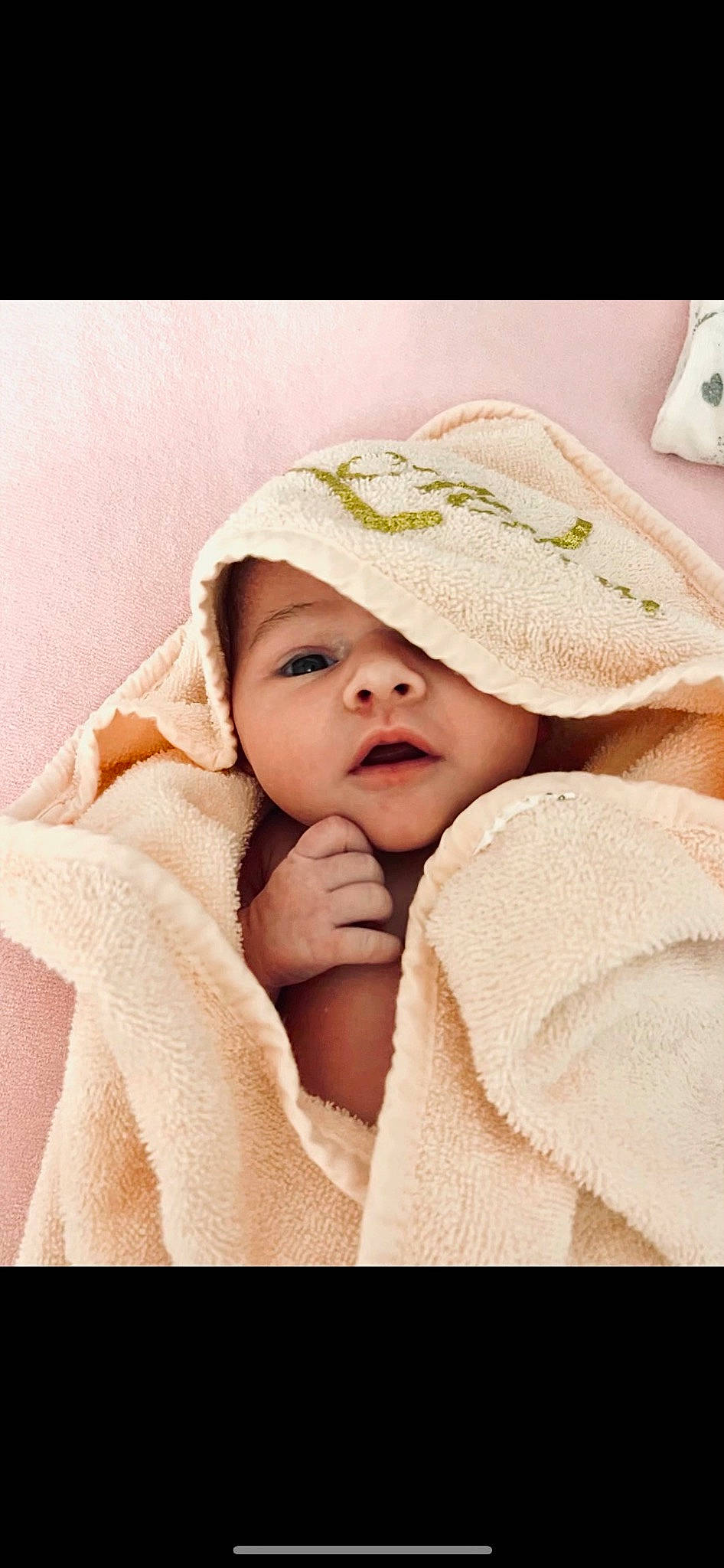 Athéna a rejoint le concours — aidez-le/la à gagner de superbes lots ! baby, baby_sleeping, beige, bonnet, cap, cheek, child, comfort, fashion_accessory, fur, happy, headwear, knit_cap, linens, peach, person, portrait_photography, skin, sleeve, toddler