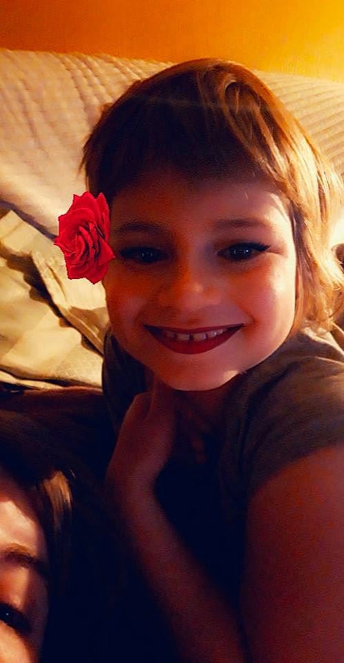 Louna a rejoint le concours — aidez-le/la à gagner de superbes lots ! beauty, blond, brown_hair, cheek, chin, eyebrow, eyelash, forehead, hair_coloring, hairstyle, happy, iris, joy, layered_hair, lip, person, pleased, portrait, portrait_photography, rose