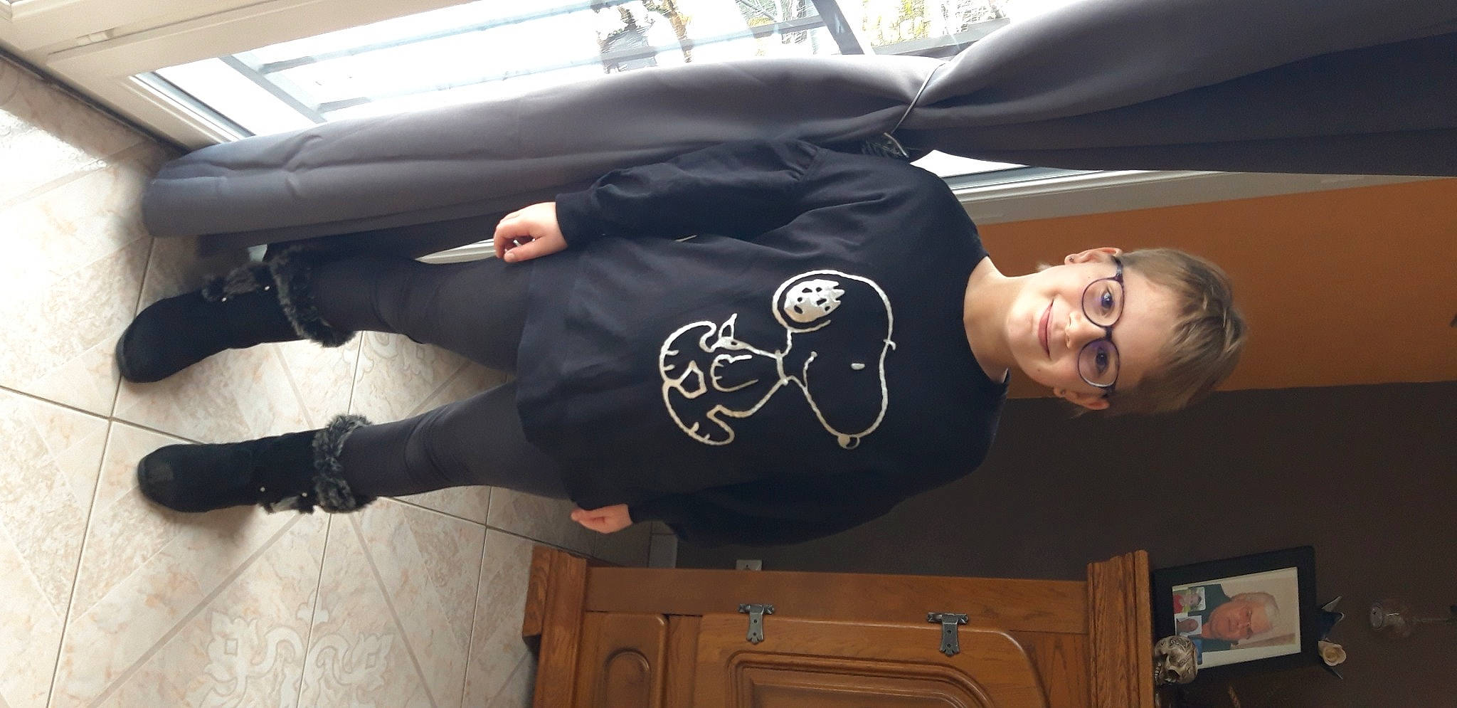 Louna a rejoint le concours — aidez-le/la à gagner de superbes lots ! active_shirt, boot, cabinetry, joy, official, person, tights, varnish, wood_stain