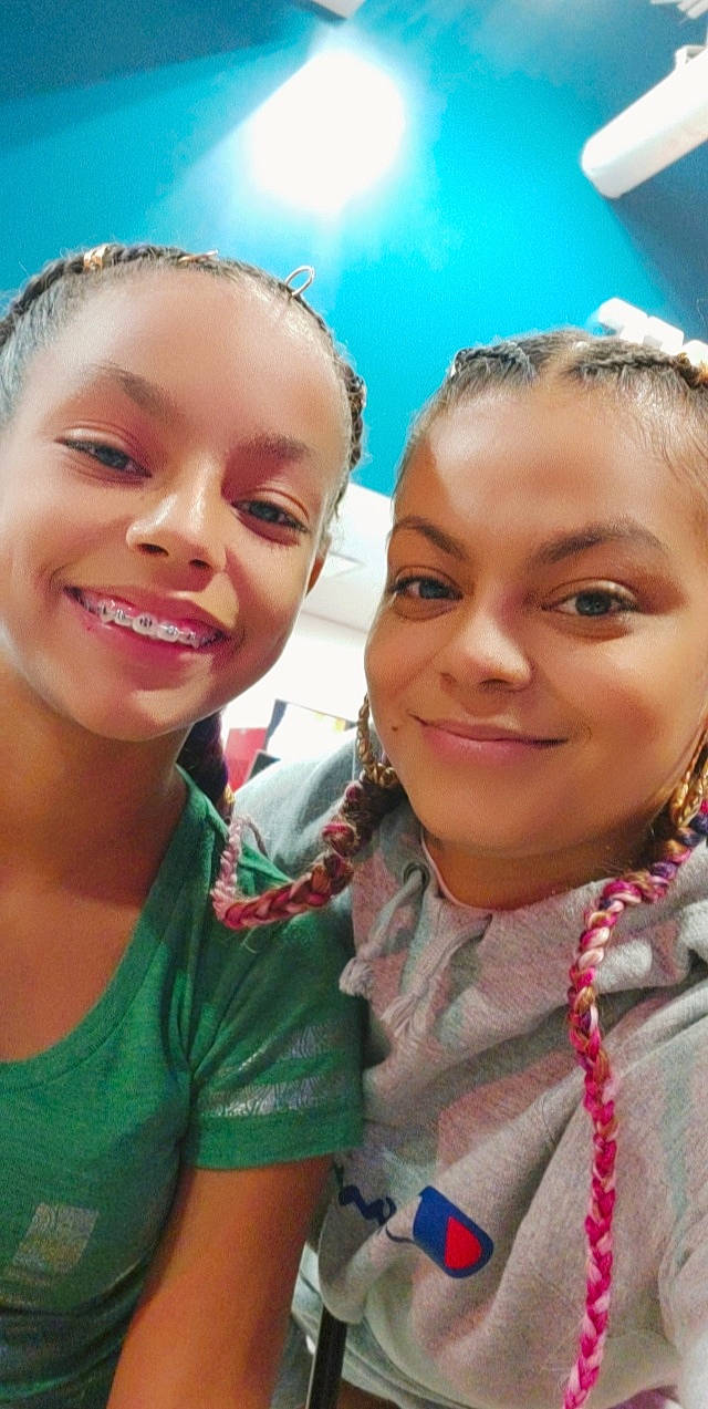 Savannah joined the competition — help win amazing prizes! beauty, chin, earrings, event, eye, eyebrow, eyelash, facial_expression, friendship, fun, gesture, hairstyle, happy, iris, joy, leisure, lip, neck, nose, person