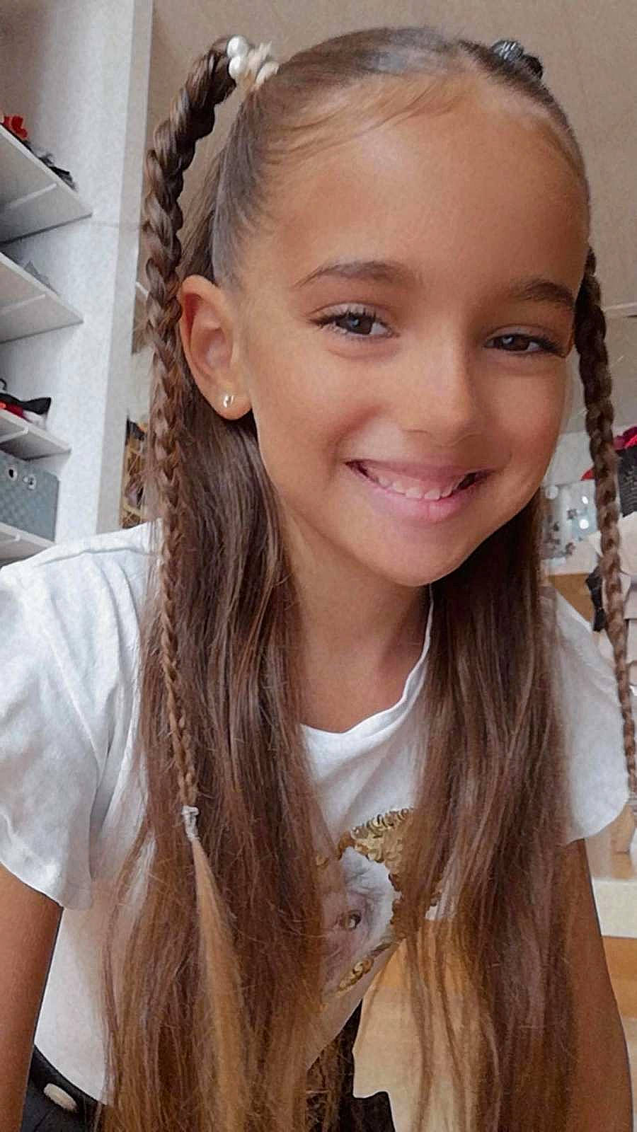 Aaliyah a rejoint le concours — aidez-le/la à gagner de superbes lots ! cheek, chin, cool, ear, eyebrow, eyelash, fashion, forehead, hair, happy, head, iris, jaw, joy, layered_hair, lip, long_hair, makeover, neck, person