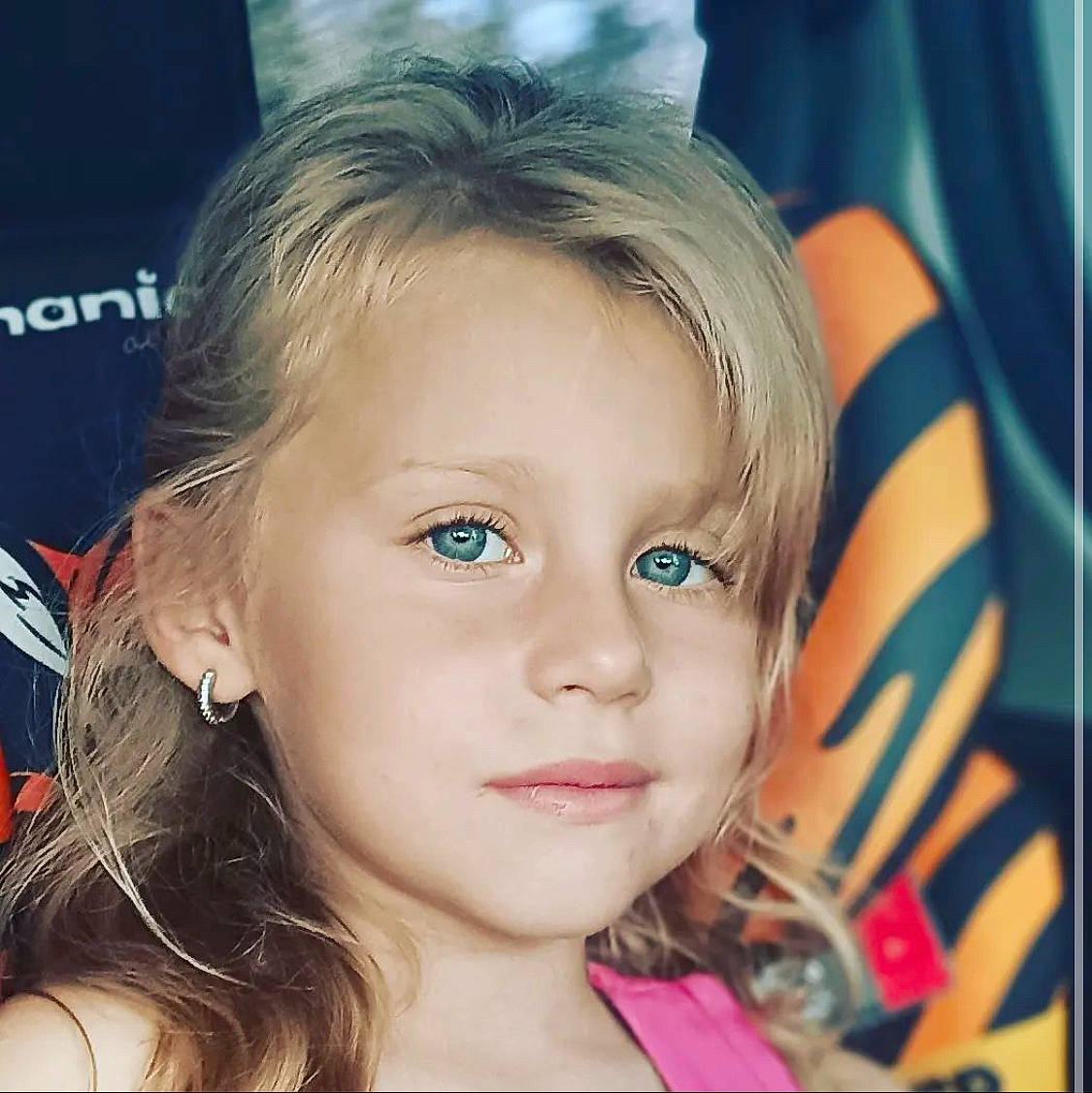 Sweeton a rejoint le concours — aidez-le/la à gagner de superbes lots ! beauty, cheek, chin, ear, eye, eyebrow, eyelash, flash_photography, hairstyle, happy, iris, jaw, lip, long_hair, nose, person, photograph, skin, smile, snapshot