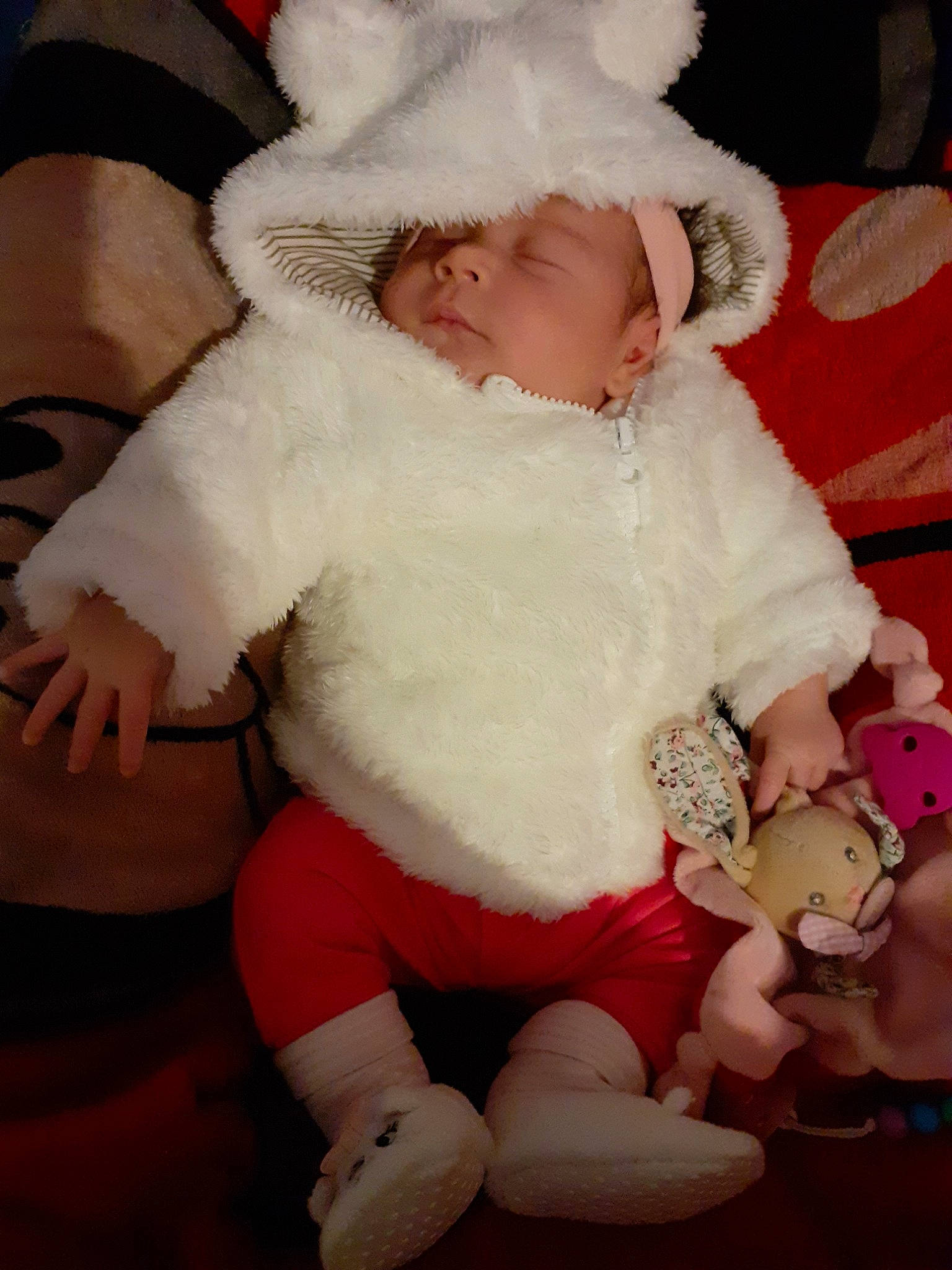 Leria a rejoint le concours — aidez-le/la à gagner de superbes lots ! baby, child, fictional_character, fur, person, pink, skin, smile, stuffed_toy, toddler, toy, white