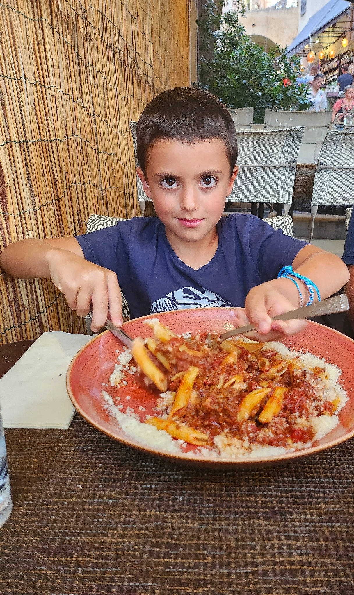 Lorenzo participe au concours pour gagner de l'argent avec cette photo : chair, comfort_food, cooking, cuisine, dish, drinking_water, fast_food, food, food_craving, fork, ingredient, joy, junk_food, meat, mineral_water, person, plate, produce, recipe, staple_food