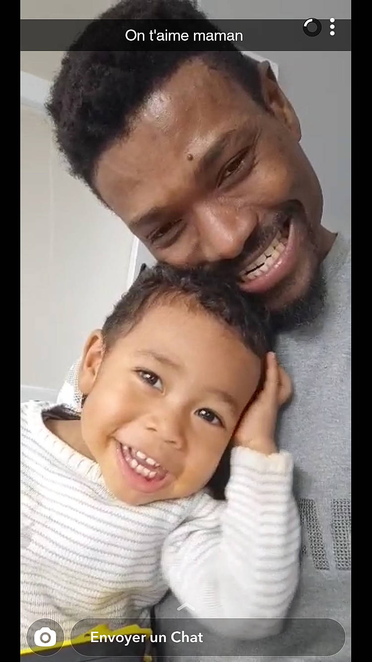 Naïm participe au concours pour gagner de l'argent avec cette photo : cheek, chin, eyebrow, face, facial_expression, flash_photography, forehead, hair, hairstyle, head, human, jaw, joy, lip, mouth, muscle, nose, person, photograph, skin