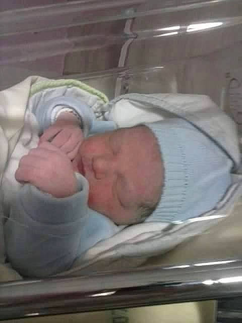 Jordan a rejoint le concours — aidez-le/la à gagner de superbes lots ! baby, baby_products, baby_safety, baby_sleeping, baby_toddler_clothing, bedtime, child, childbirth, comfort, headwear, infant_bed, linens, nap, person, room, sleep, toddler