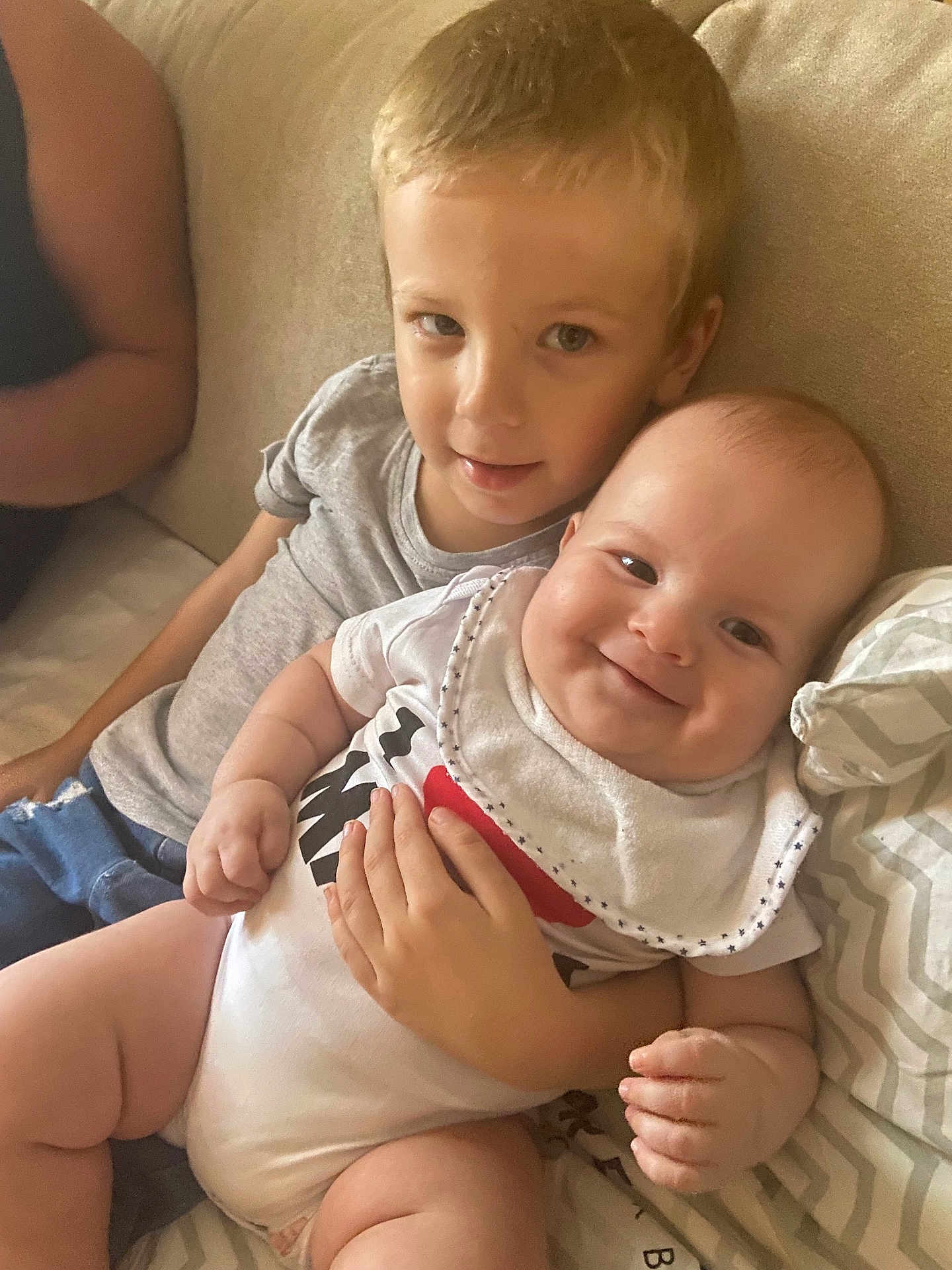 Gabriel participe au concours pour gagner de l'argent avec cette photo : baby, child, siblings, smile, couch, indoor, family, holding, cute, happy, casual, clothing, closeup, portrait, infant, toddler, relaxing, home, love, together