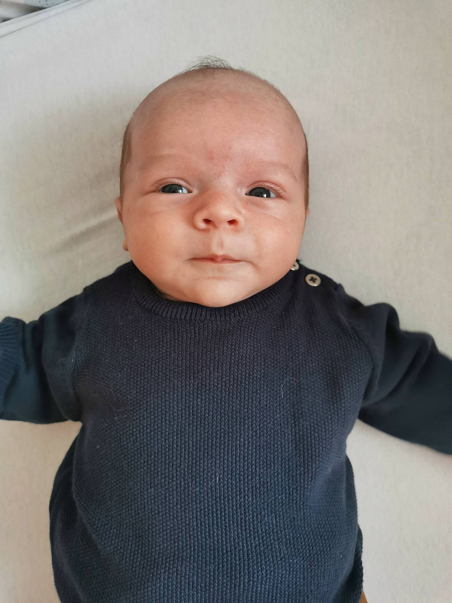 Roméo participe au concours pour gagner de l'argent avec cette photo : baby, baby_toddler_clothing, cheek, child, collar, comfort, creative_arts, eyelash, grey, human_body, iris, pattern, person, sleeve, smile, toddler, top, vest, wool, woolen