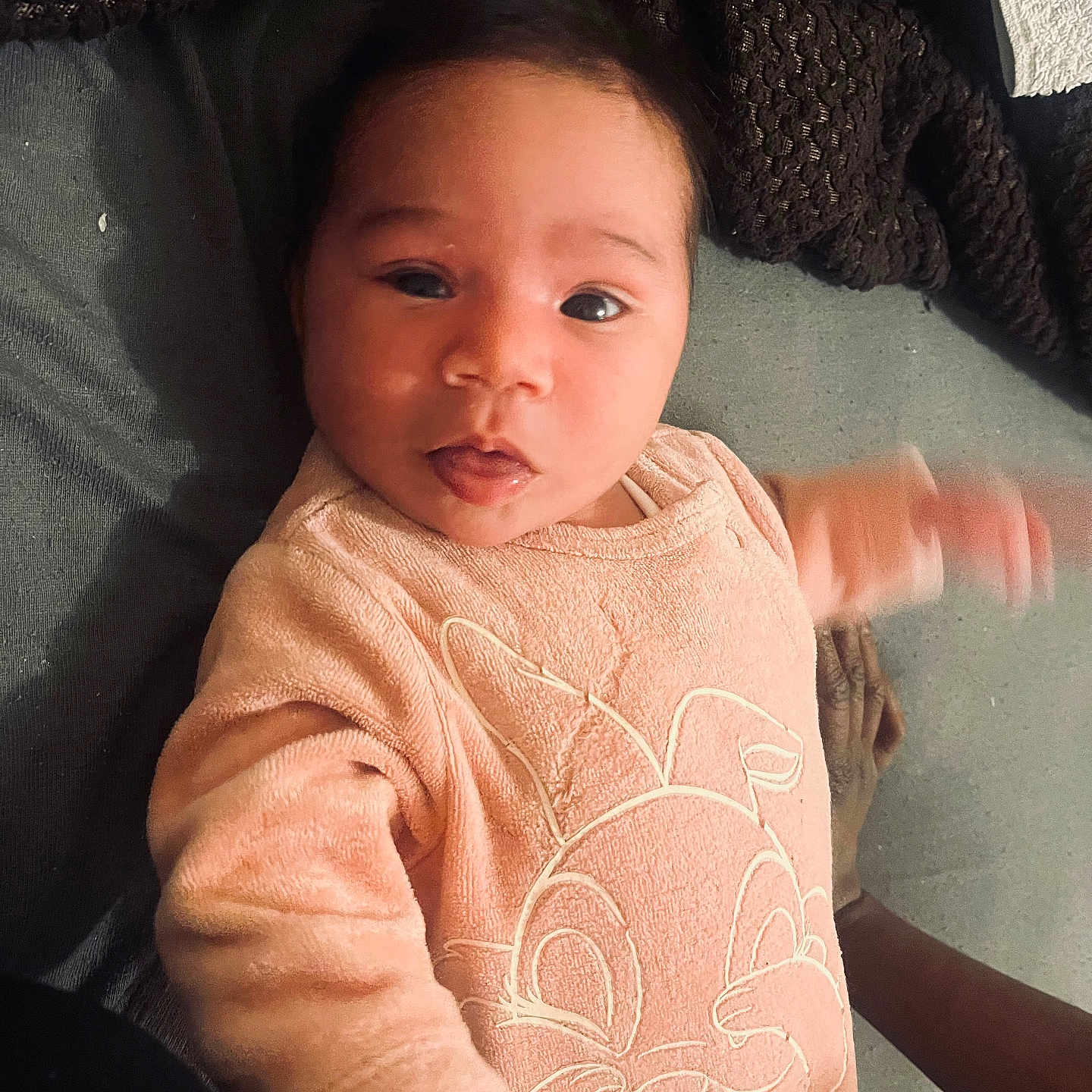 Louis participe au concours pour gagner de l'argent avec cette photo : baby, bed, blanket, bodypart, clothing, cushion, face, finger, furniture, hand, happy, head, homedecor, knitwear, newborn, person, photography, portrait, smile, sweater