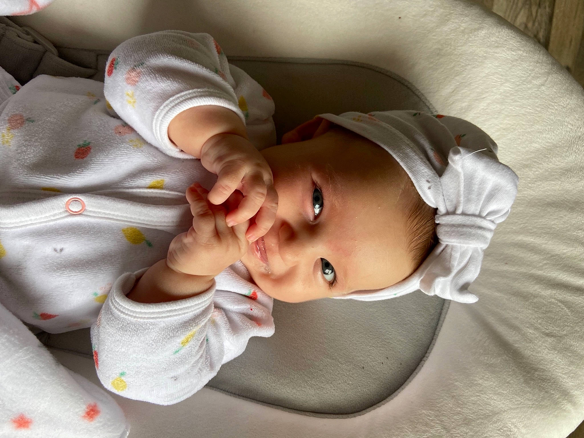 Isaline participe au concours pour gagner de l'argent avec cette photo : baby, baby_products, baby_toddler_clothing, cheek, child, comfort, linens, person, product, skin, toddler