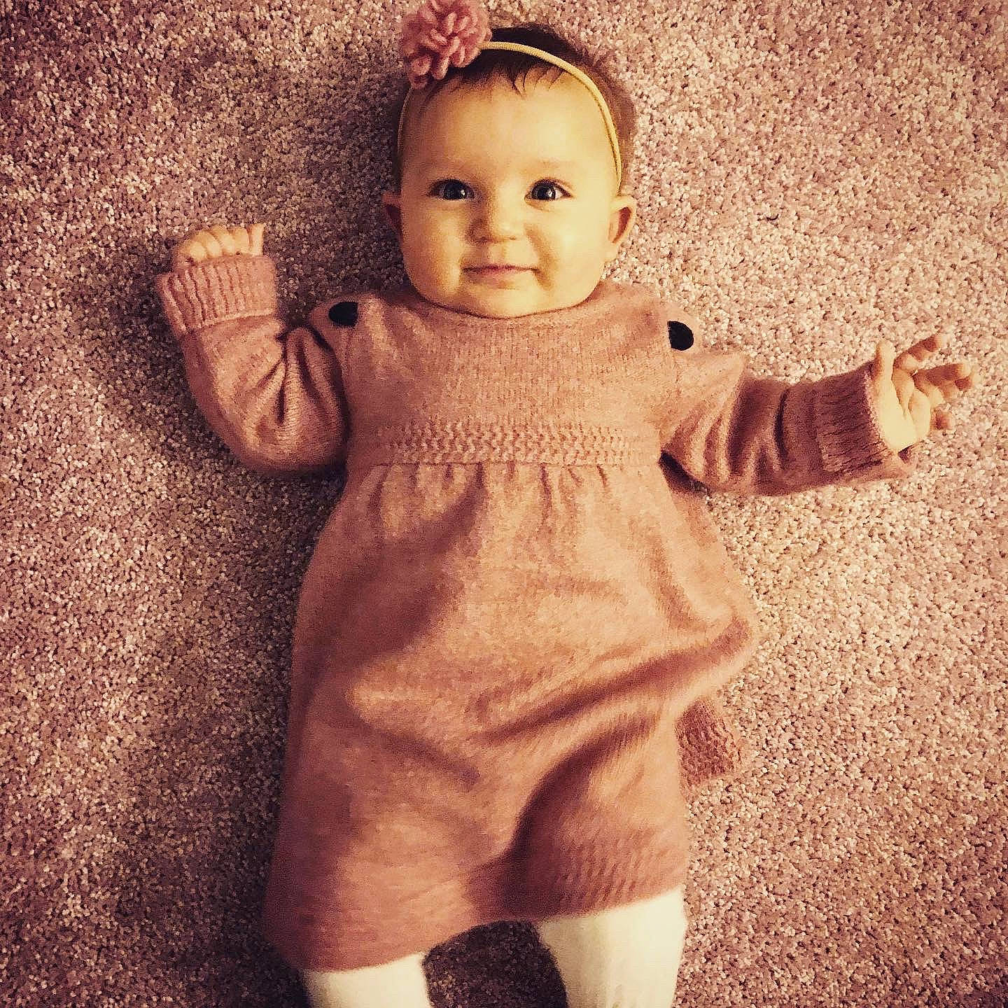 Isaline participe au concours pour gagner de l'argent avec cette photo : baby, baby_toddler_clothing, cheek, child, day_dress, embellishment, eye, finger, gesture, hair_accessory, headband, headpiece, mouth, nose, one_piece_garment, person, pleased, sleeve, thumb, tiara