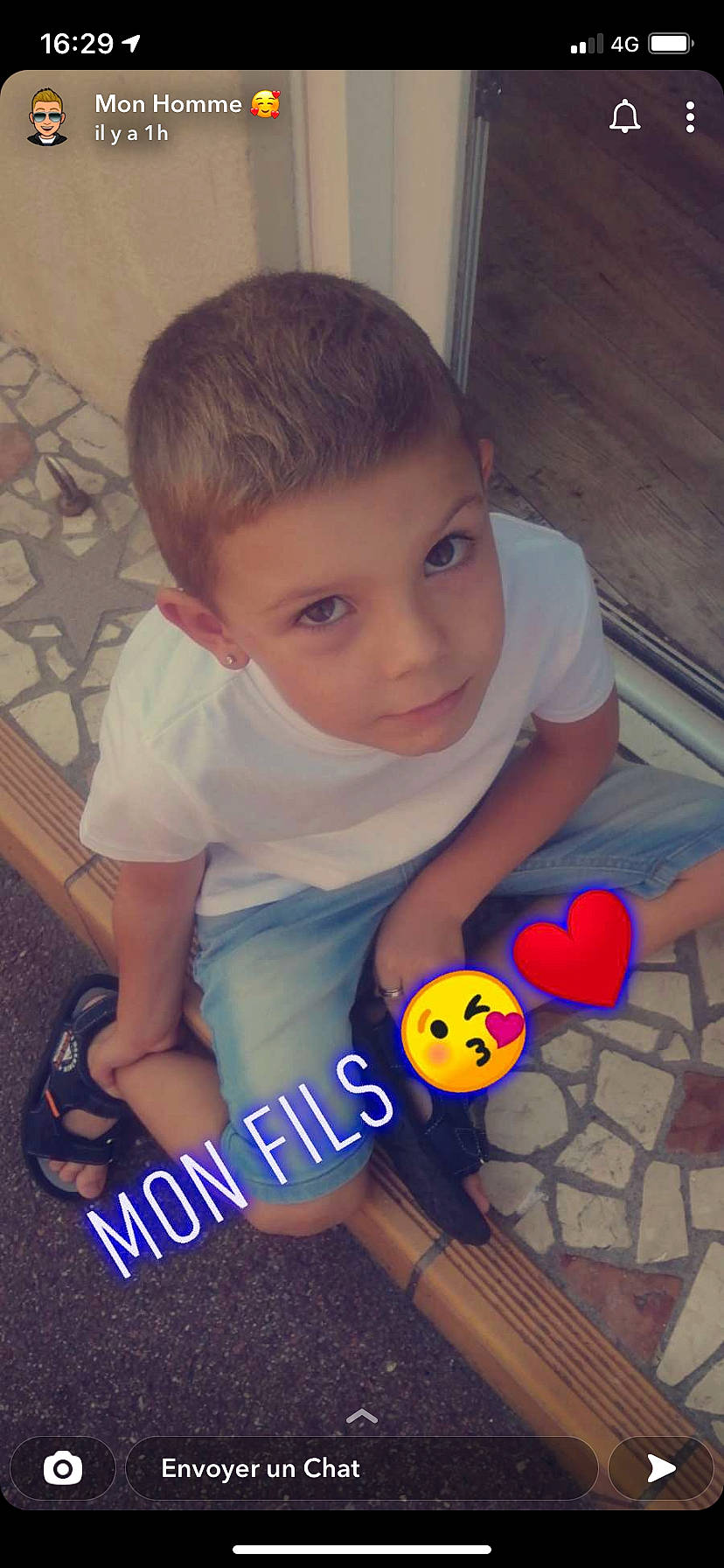 Angelino participe au concours pour gagner de l'argent avec cette photo : baby_toddler_clothing, carmine, child, cool, finger, floor, flooring, fun, hair, happy, indoor_games_and_sports, nose, person, photo_caption, play, sitting, t_shirt, thumb, toddler, toy