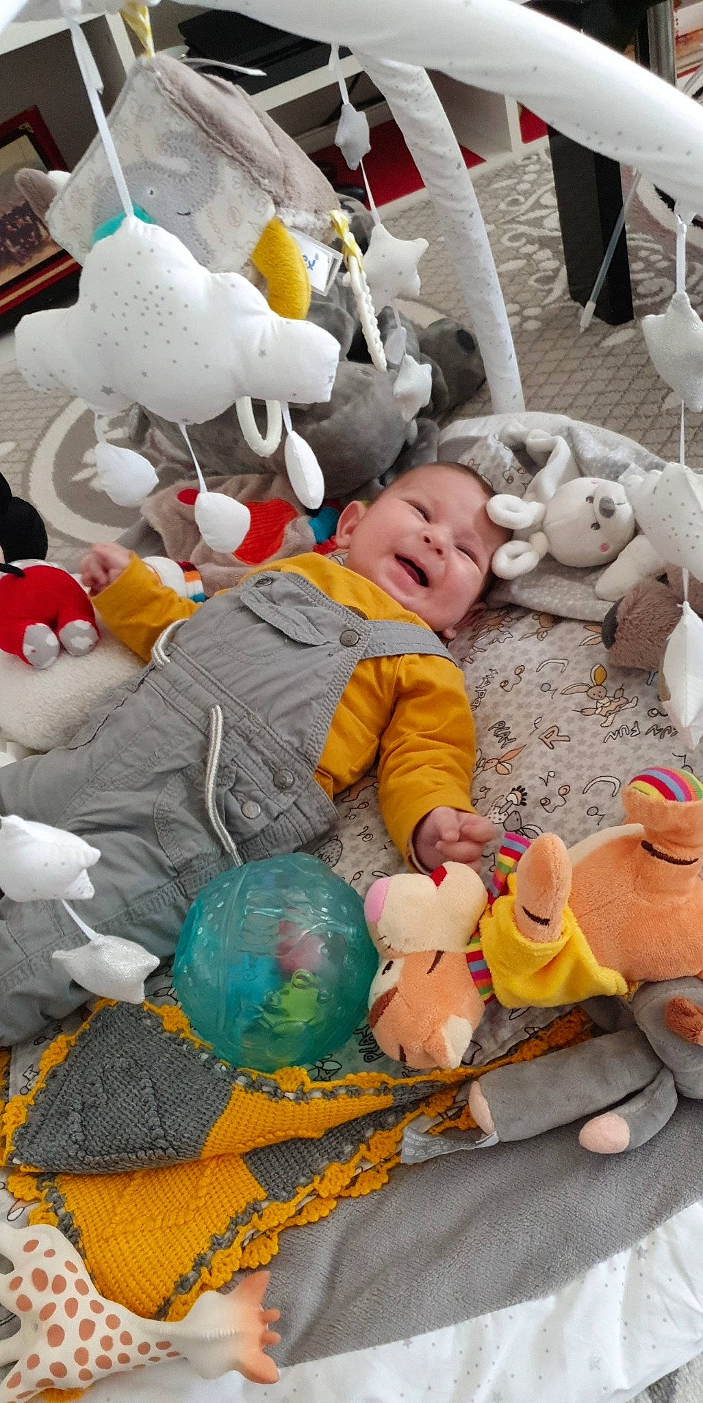 Sinan a rejoint le concours — aidez-le/la à gagner de superbes lots ! baby, child, person, play, plush, stuffed_toy, toddler, toy