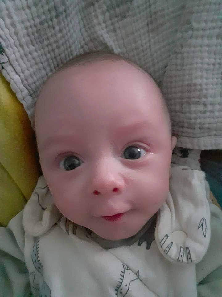 Riley participe au concours pour gagner de l'argent avec cette photo : baby, baby_toddler_clothing, cheek, child, chin, comfort, eye, eyebrow, eyelash, face, facial_expression, head, iris, lip, mouth, neck, nose, person, skin, sleeve