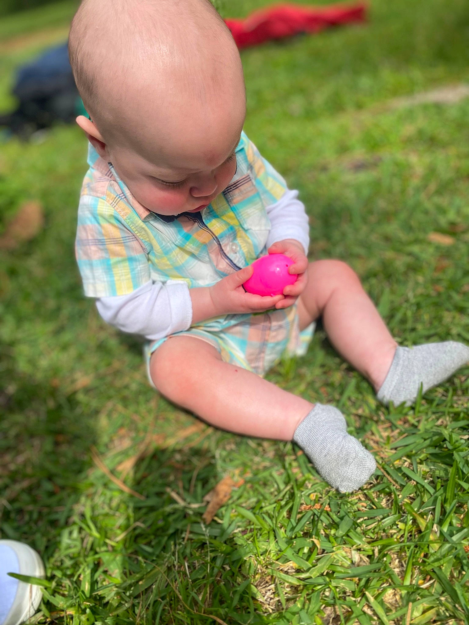 Justin is registered to the contest to win money with this photo: baby, baby_toddler_clothing, finger, foot, fun, grass, grass_family, hand, happy, lawn, leg, leisure, mammal, people_in_nature, person, plant, recreation, shoe, sneakers, toddler