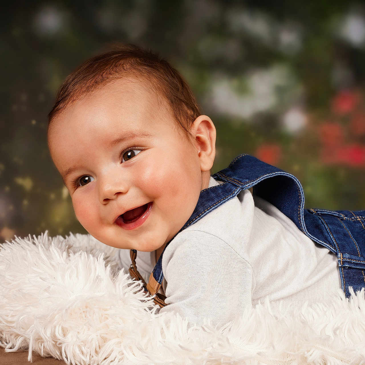 Gabriel participe au concours pour gagner de l'argent avec cette photo : baby, babylaughing, bodypart, clothing, coat, face, finger, hand, happy, head, jacket, jeans, knitwear, mouth, newborn, pants, person, photography, portrait, smile