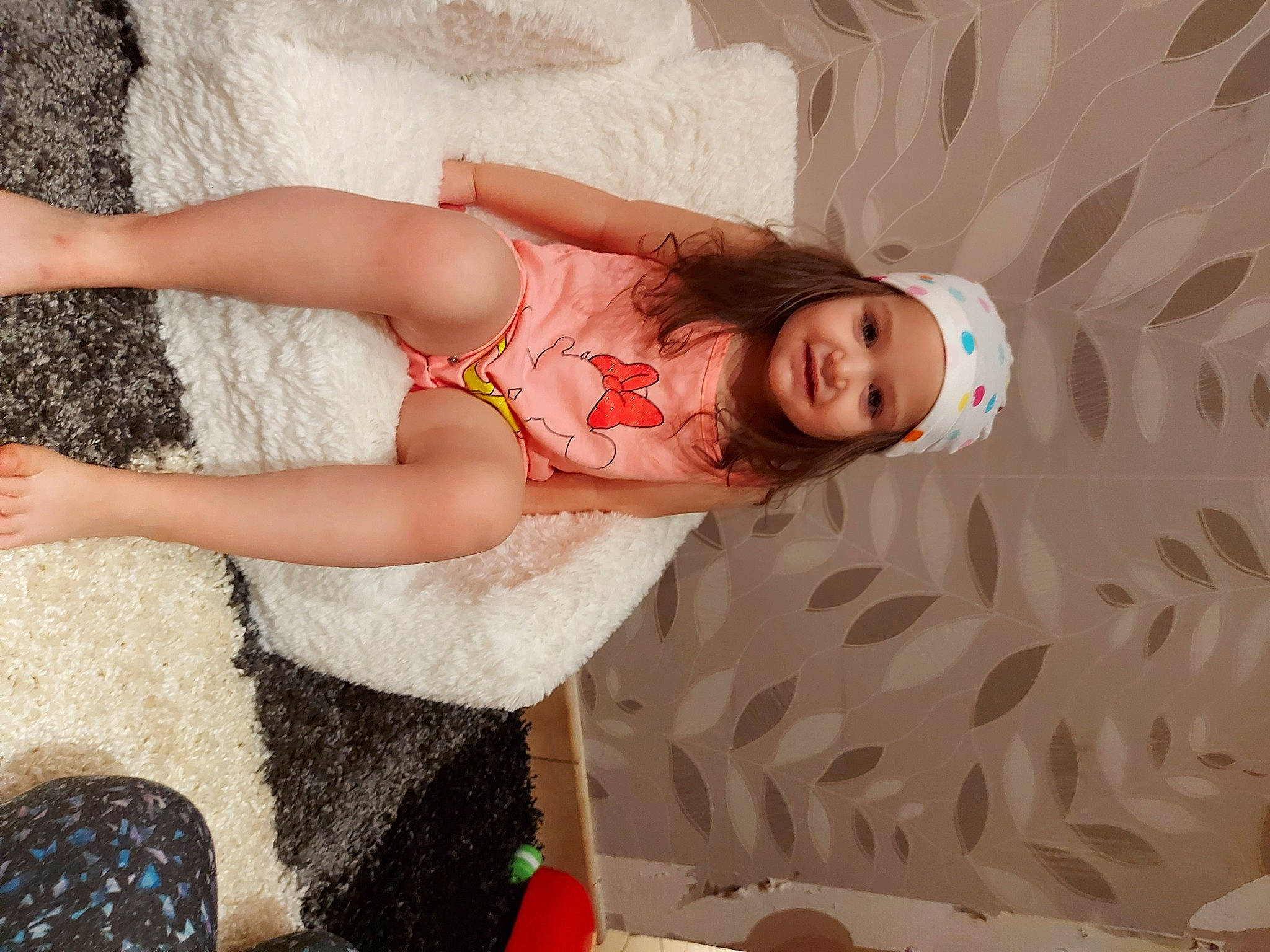 Evelyne a rejoint le concours — aidez-le/la à gagner de superbes lots ! abdomen, arm, comfort, dress, elbow, fashion, finger, flooring, fun, hairstyle, happy, head, headwear, human_leg, joy, long_hair, organ, person, skin, textile