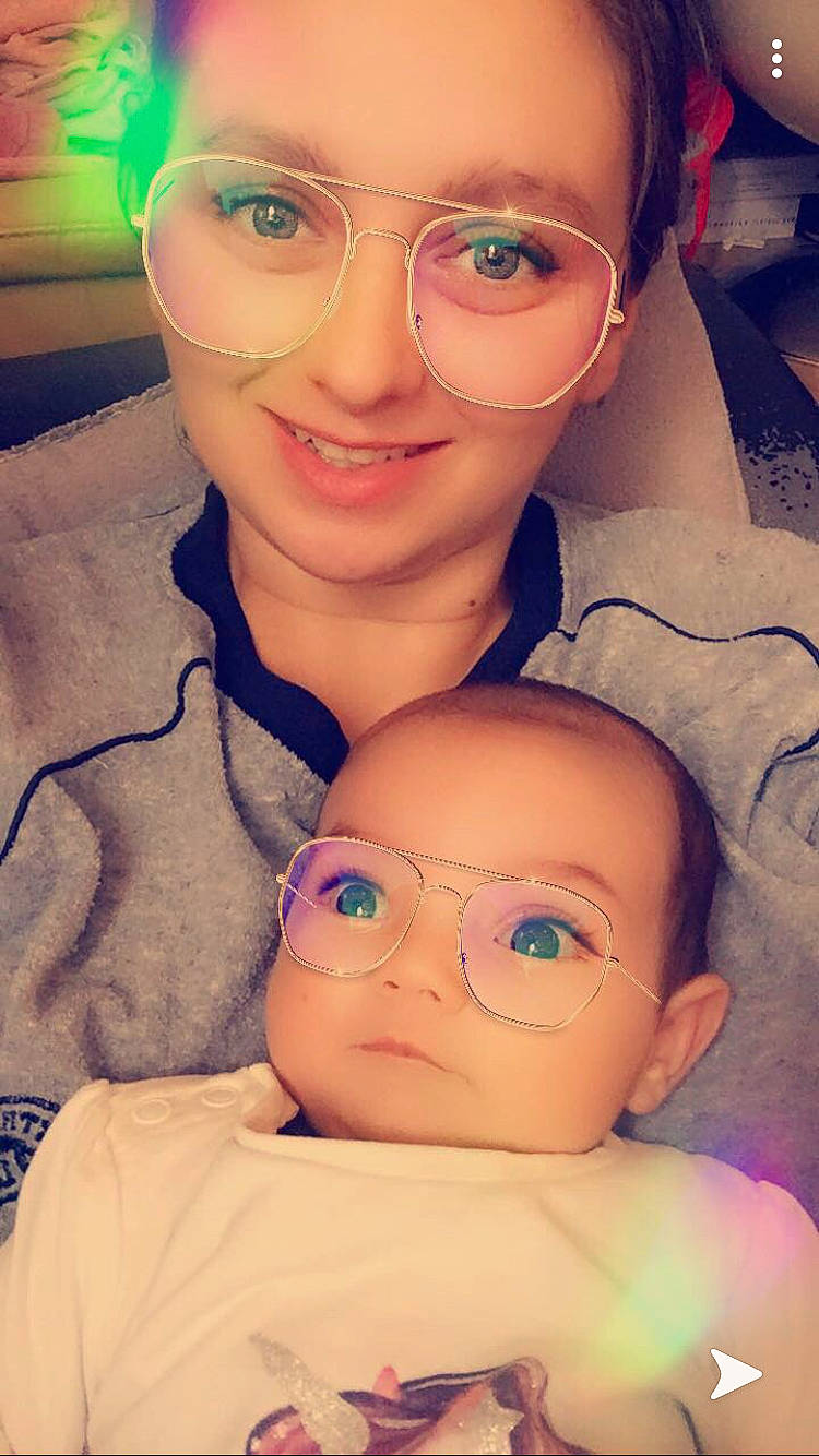 Soukaina participe au concours pour gagner de l'argent avec cette photo : baby, cheek, child, eye, eyebrow, eyewear, face, forehead, glasses, happy, head, joy, lip, mother, nose, person, photography, selfie, skin, smile