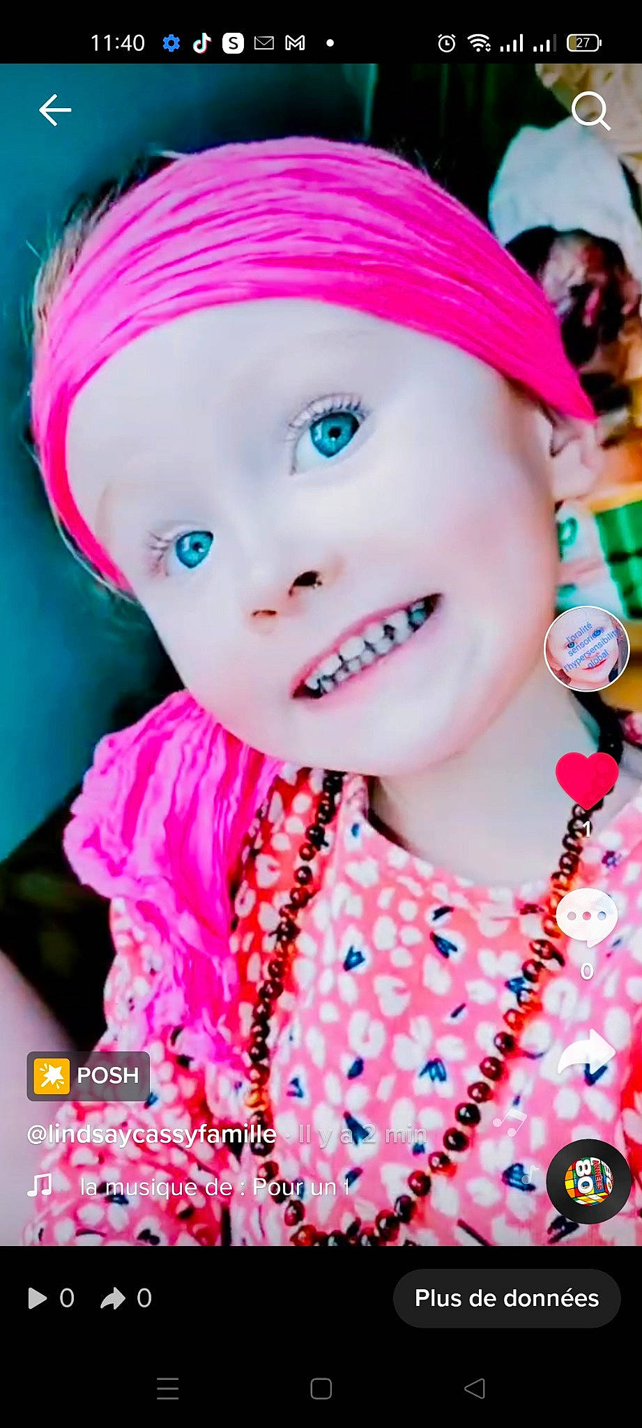 Cassy a rejoint le concours — aidez-le/la à gagner de superbes lots ! cap, cool, eyelash, facial_expression, fashion, green, happy, hat, headgear, headwear, jewellery, lip, magenta, necklace, person, photograph, pink, purple, skin, smile