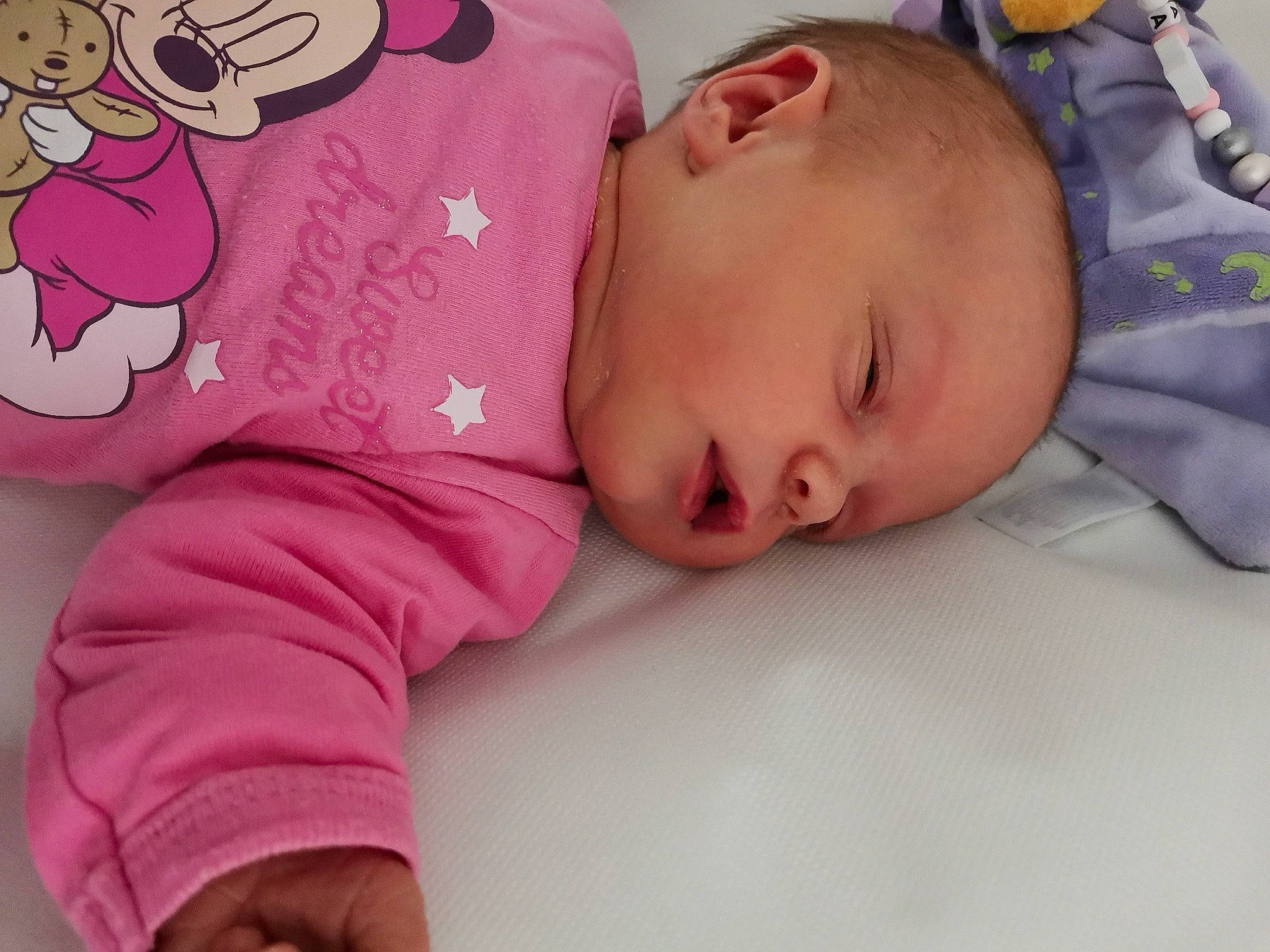 Lola a rejoint le concours — aidez-le/la à gagner de superbes lots ! baby, baby_sleeping, bedtime, cheek, child, face, head, lip, mouth, nap, nose, person, pink, product, skin, sleep, toddler