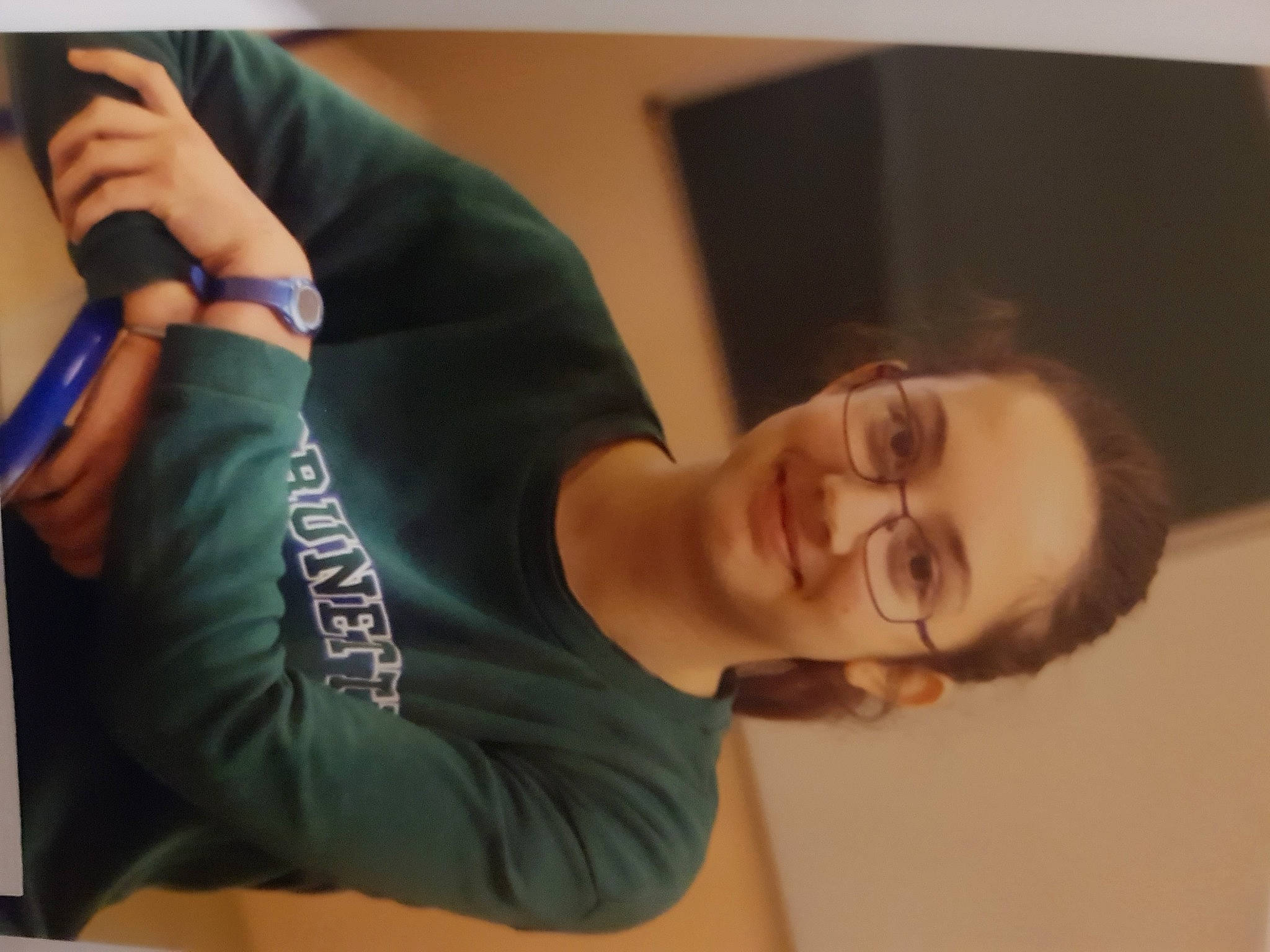 Tatiana a rejoint le concours — aidez-le/la à gagner de superbes lots ! arm, black_hair, ear, elbow, finger, forehead, gesture, glasses, hand, joint, joy, mouth, neck, nose, person, photography, room, selfie, shoulder, top