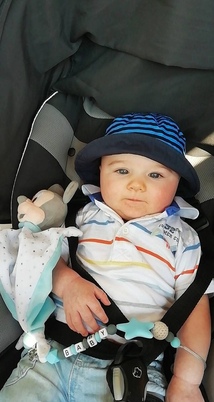 Keyson participe au concours pour gagner de l'argent avec cette photo : baby, baby_carriage, baby_in_car_seat, baby_products, car_seat, child, headwear, person, product, toddler