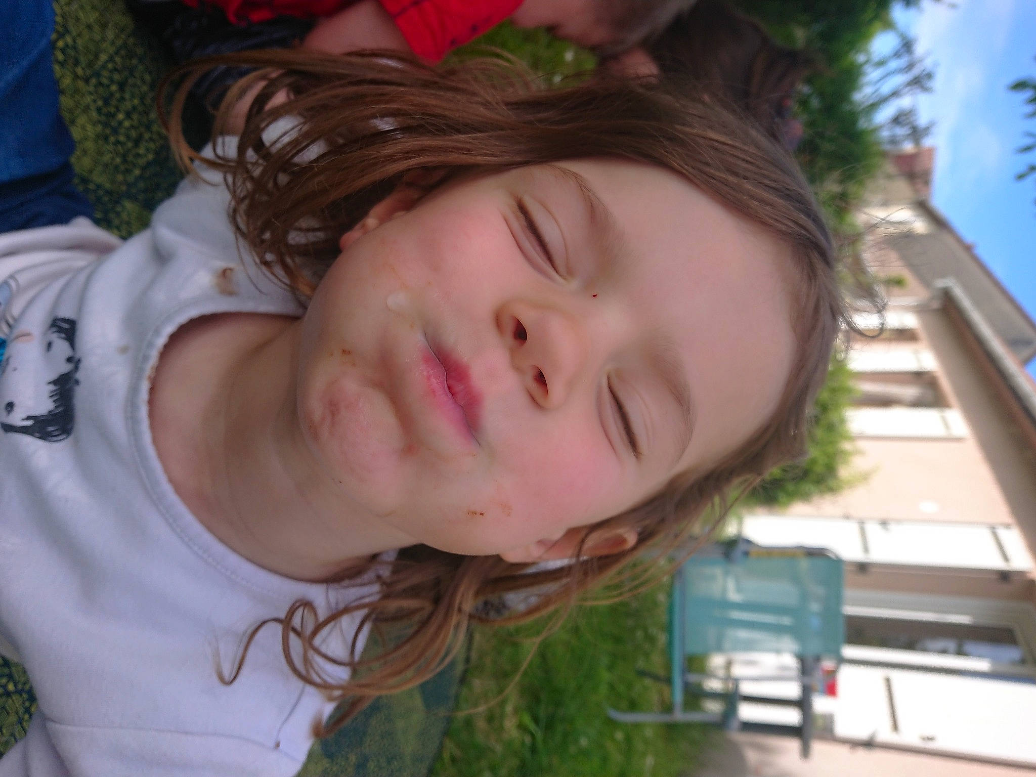 Lyloo a rejoint le concours — aidez-le/la à gagner de superbes lots ! black_hair, cheek, chin, eyebrow, eyelash, friendship, fun, grass, happy, jaw, leisure, lip, long_hair, mouth, neck, nose, person, plant, skin, smile