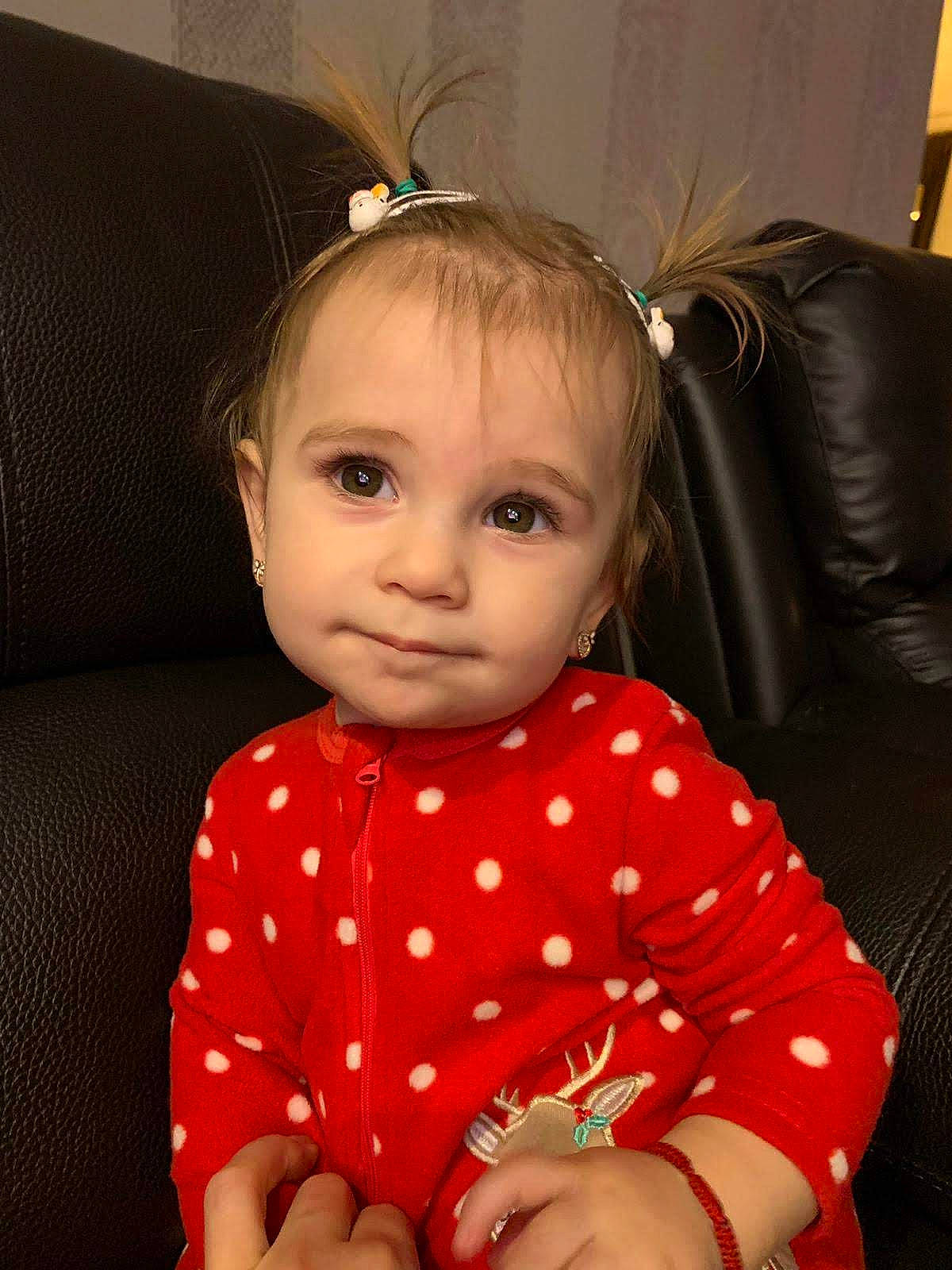 Amelia participe au concours pour gagner de l'argent avec cette photo : baby, cheek, child, ear, eye, face, head, iris, lip, mouth, person, sitting, skin, smile, toddler