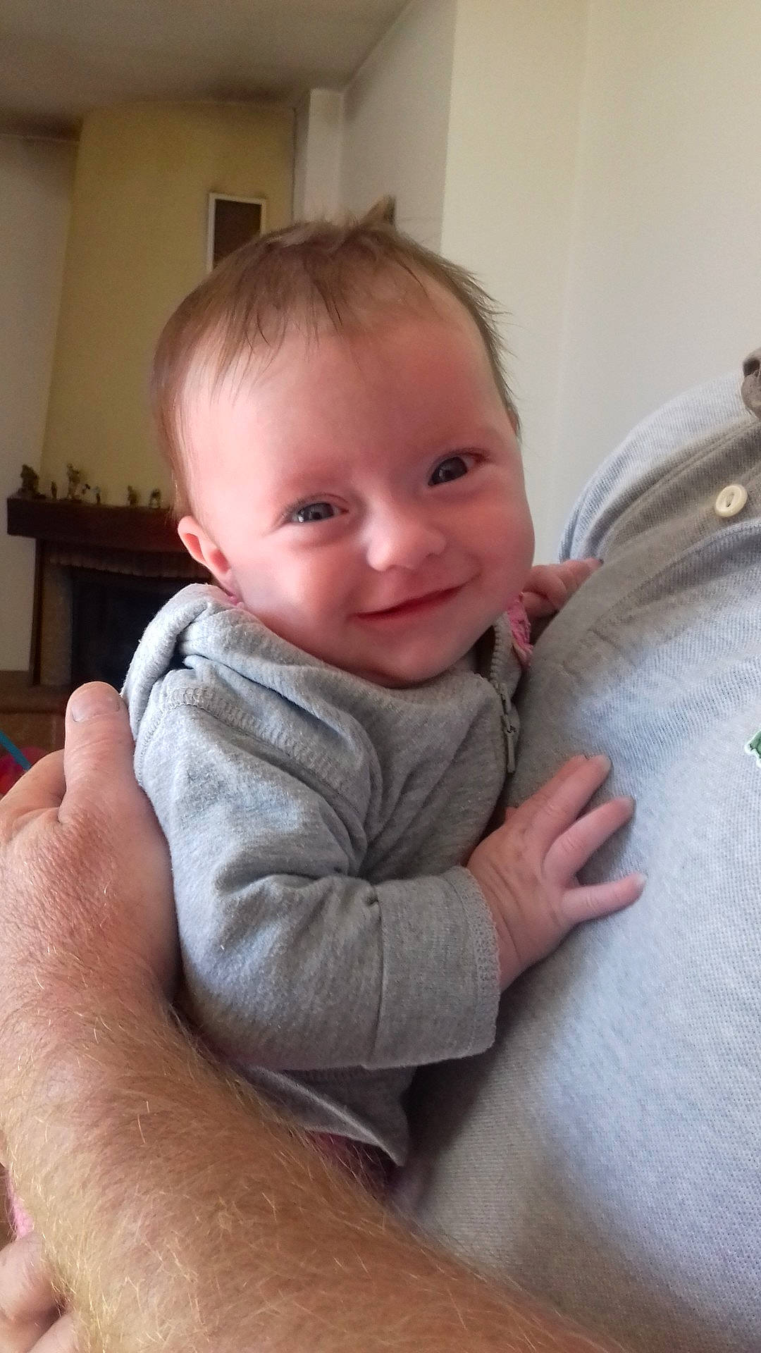 Cattaleya a rejoint le concours — aidez-le/la à gagner de superbes lots ! arm, cheek, child, day, ear, eye, face, finger, girl, hand, head, infant, joy, leg, mouth, person, product, sitting, skin, smile