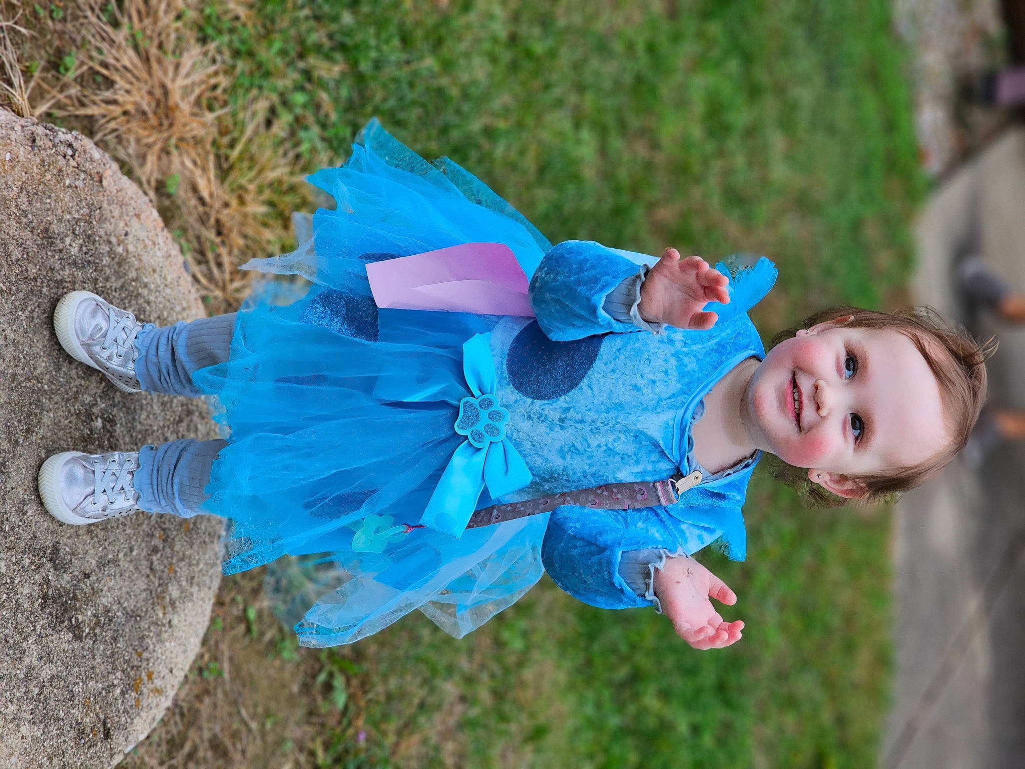 Minah is registered to the contest to win money with this photo: azure, baby, baby_toddler_clothing, child, electric_blue, fun, grass, happy, joy, leisure, people_in_nature, person, plant, recreation, smile, toddler, tree