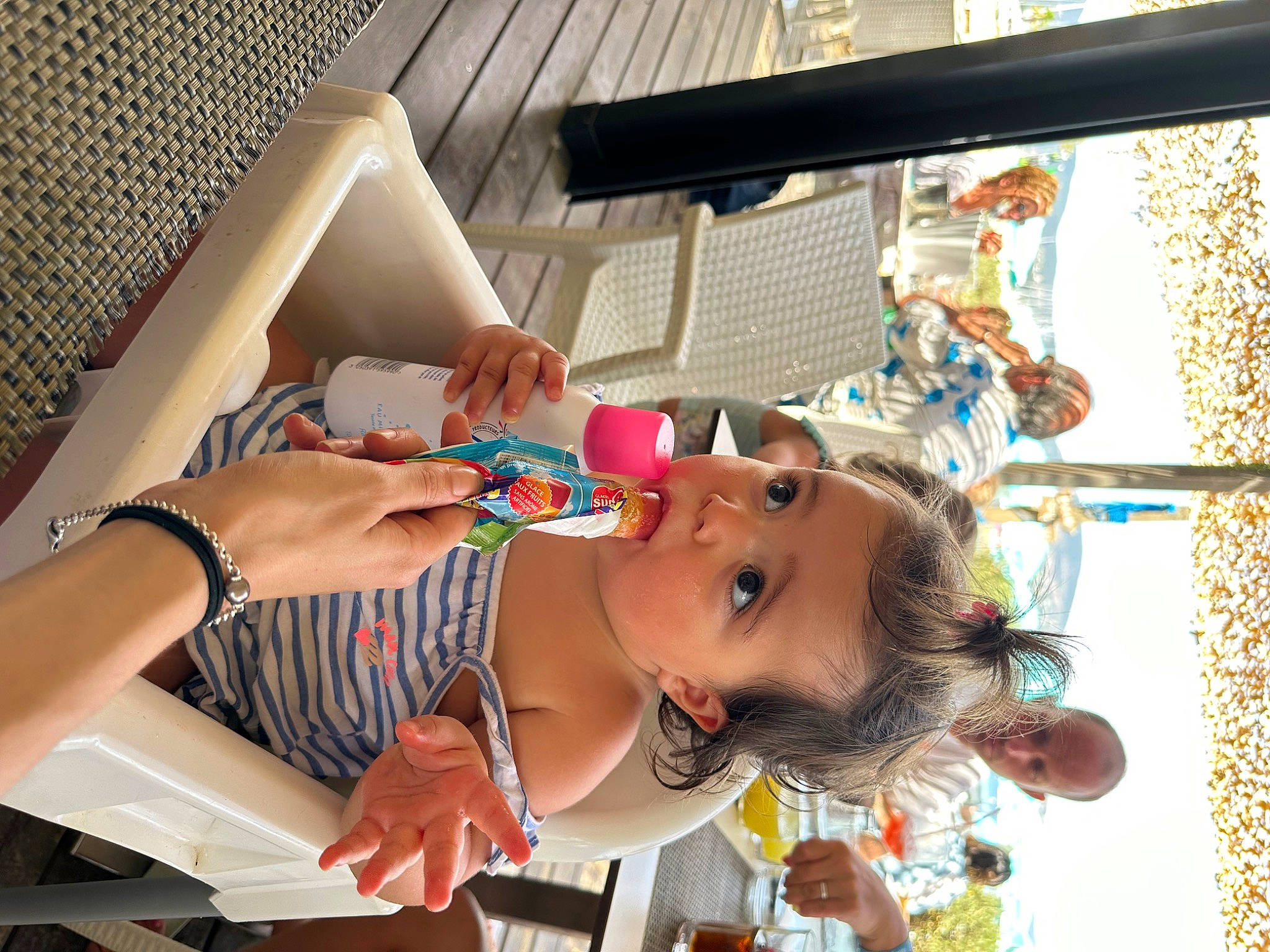 Chiara a rejoint le concours — aidez-le/la à gagner de superbes lots ! abdomen, baby, chest, child, event, eyewear, fun, happy, human_leg, jewellery, leisure, nail, person, room, surprise, thigh, toddler, toy, vacation