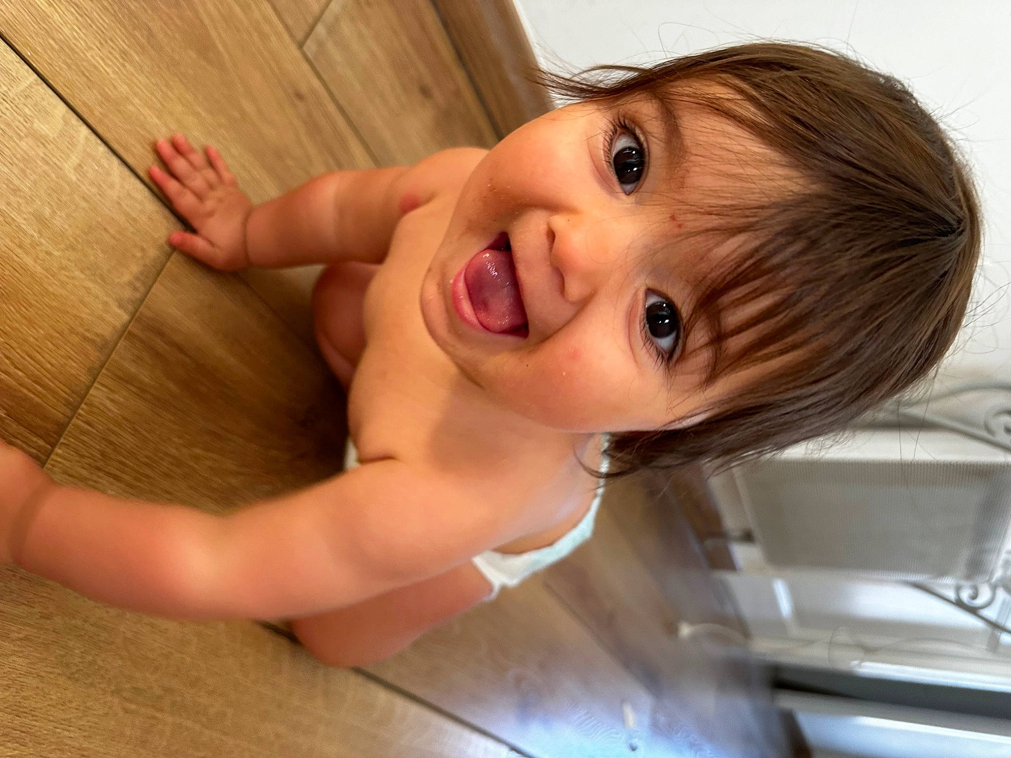 Chiara participe au concours pour gagner de l'argent avec cette photo : baby, bathing, cheek, chest, dress, ear, eyelash, gesture, happy, human_body, jaw, lip, mouth, nail, neck, nose, person, skin, smile, toddler