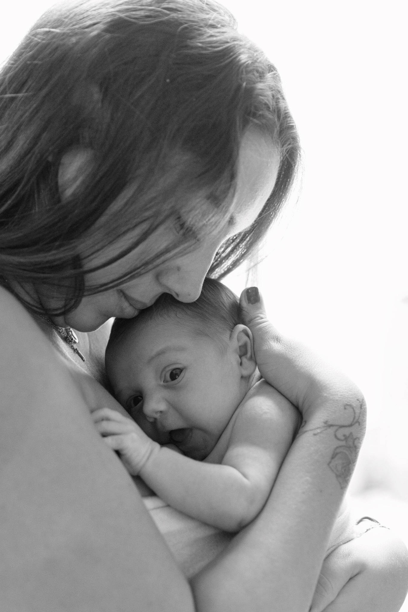 Giulian a rejoint le concours — aidez-le/la à gagner de superbes lots ! baby, black, black_and_white, black_hair, cheek, comfort, elbow, eyelash, flash_photography, gesture, happy, lip, monochrome, monochrome_photography, nose, person, shoulder, skin, style, toddler