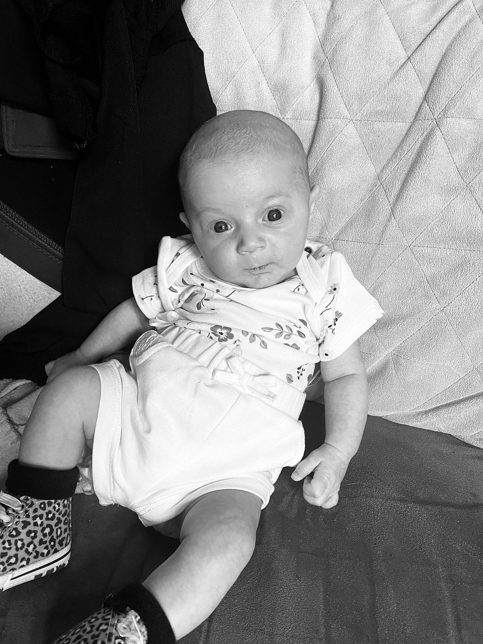 Hailey participe au concours pour gagner de l'argent avec cette photo : baby, baby_toddler_clothing, black, black_and_white, cheek, child, comfort, eye, flash_photography, fun, happy, human_leg, iris, monochrome, monochrome_photography, person, photograph, sleeve, style, thigh