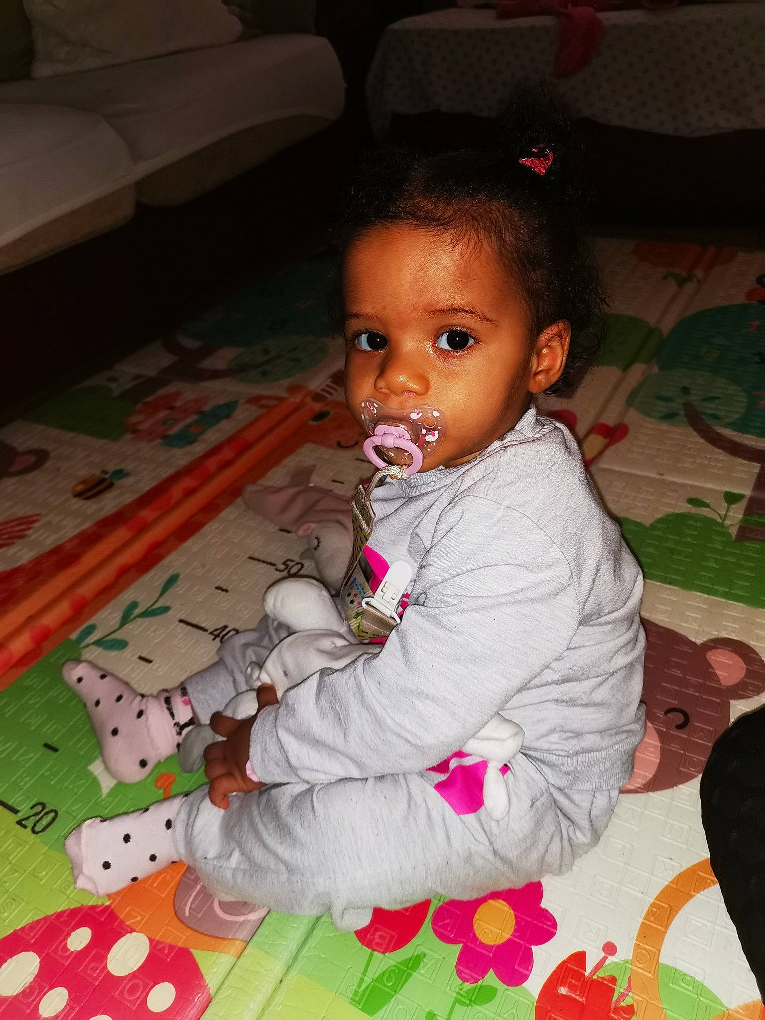 Skyla a rejoint le concours — aidez-le/la à gagner de superbes lots ! baby, baby_playing_with_toys, baby_products, baby_toddler_clothing, baby_toys, cheek, child, linens, living_room, person, play, playmat, room, toddler