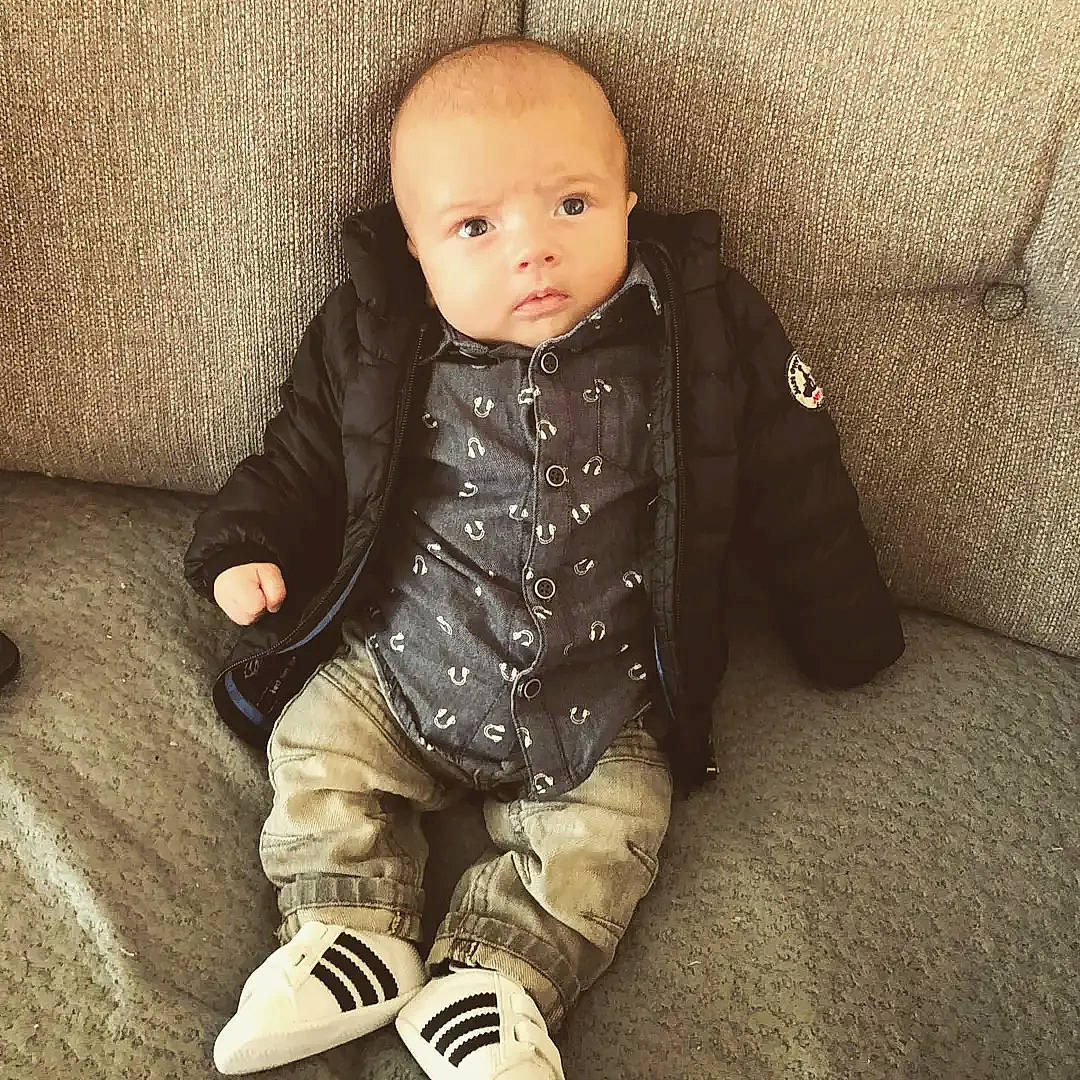 Giulian a rejoint le concours — aidez-le/la à gagner de superbes lots ! baby, baby_toddler_clothing, cheek, comfort, eye, face, floor, flooring, head, human_body, iris, jacket, leg, nose, outerwear, person, shoe, skin, sleeve, toddler