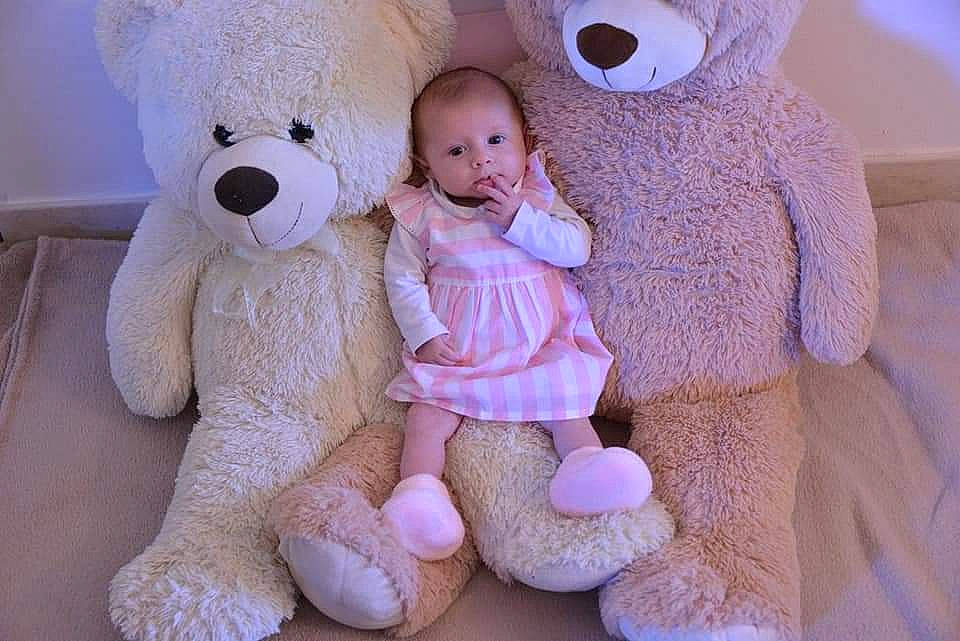 Myla a rejoint le concours — aidez-le/la à gagner de superbes lots ! baby, baby_toddler_clothing, cheek, dress, happy, head, mammal, nose, person, photograph, pink, product, purple, skin, smile, stuffed_toy, teddy_bear, textile, toy, vertebrate