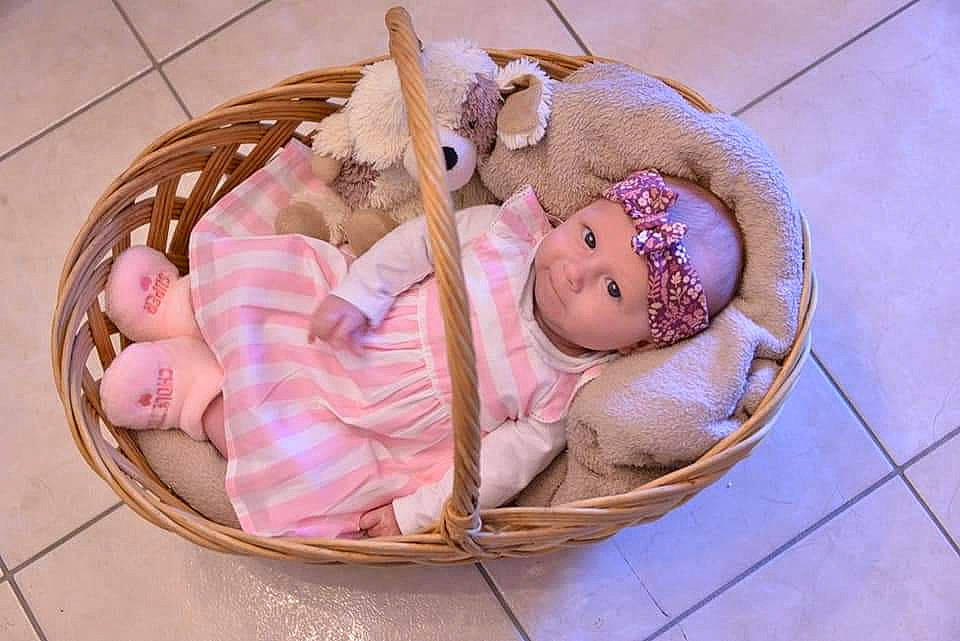 Myla participe au concours pour gagner de l'argent avec cette photo : baby, baby_products, baby_sleeping, baby_toddler_clothing, bedtime, cheek, child, comfort, fashion_accessory, hair_accessory, happy, headgear, headwear, infant_bed, jewellery, linens, person, pink, sleep, toddler