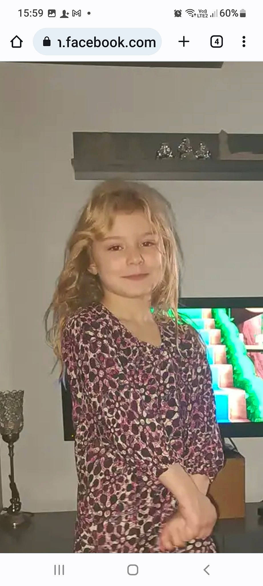 Émilie a rejoint le concours — aidez-le/la à gagner de superbes lots ! child, display_device, event, fun, happy, home_appliance, joy, machine, pattern, person, room, sleeve, smile, t_shirt, television, toddler