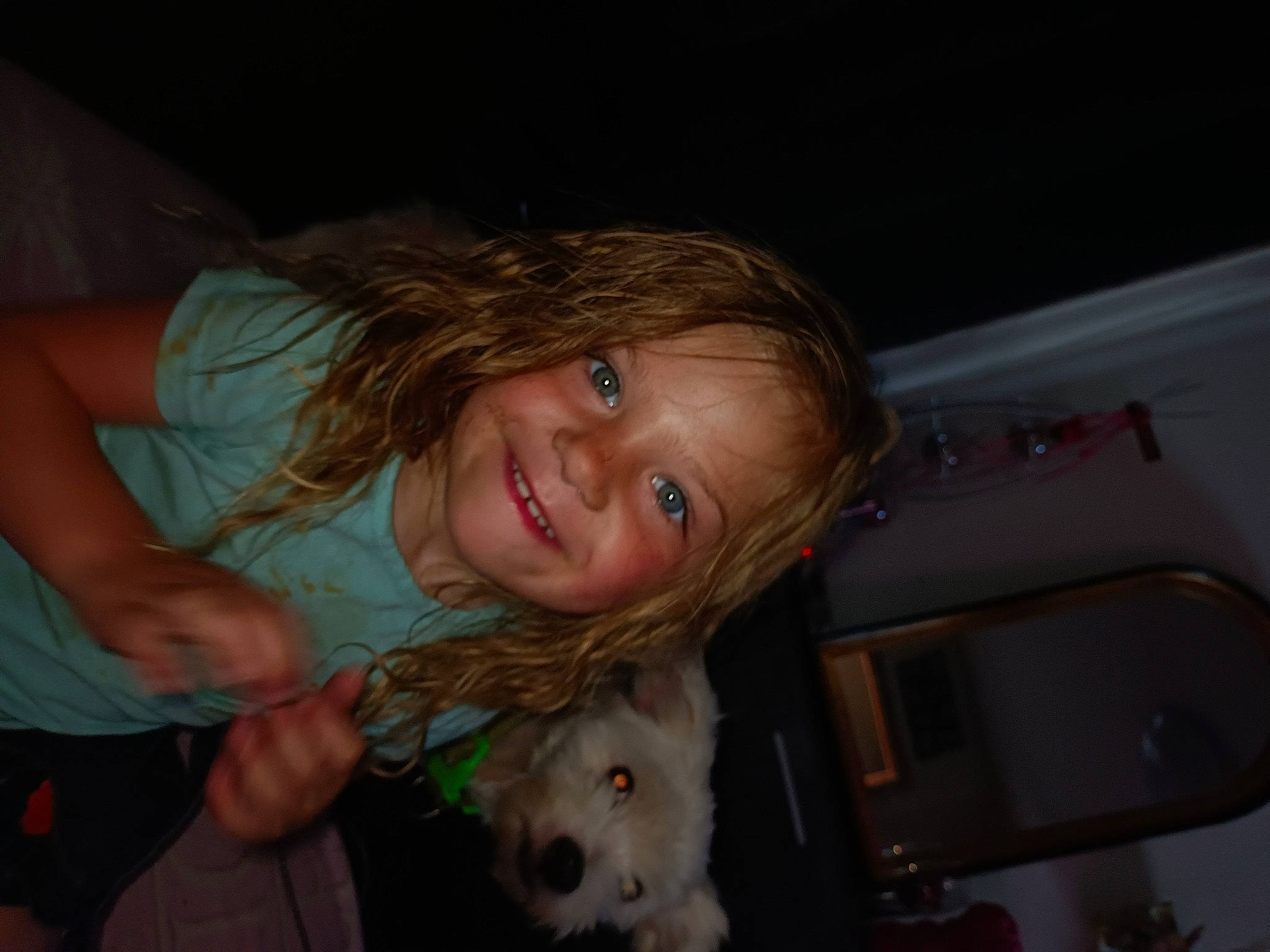 Amelie participe au concours pour gagner de l'argent avec cette photo : blond, carnivore, child, companion_dog, dog, dog_breed, fawn, fun, fur, hair, happy, iris, joy, nose, person, skin, small_terrier, smile, snout, sporting_group