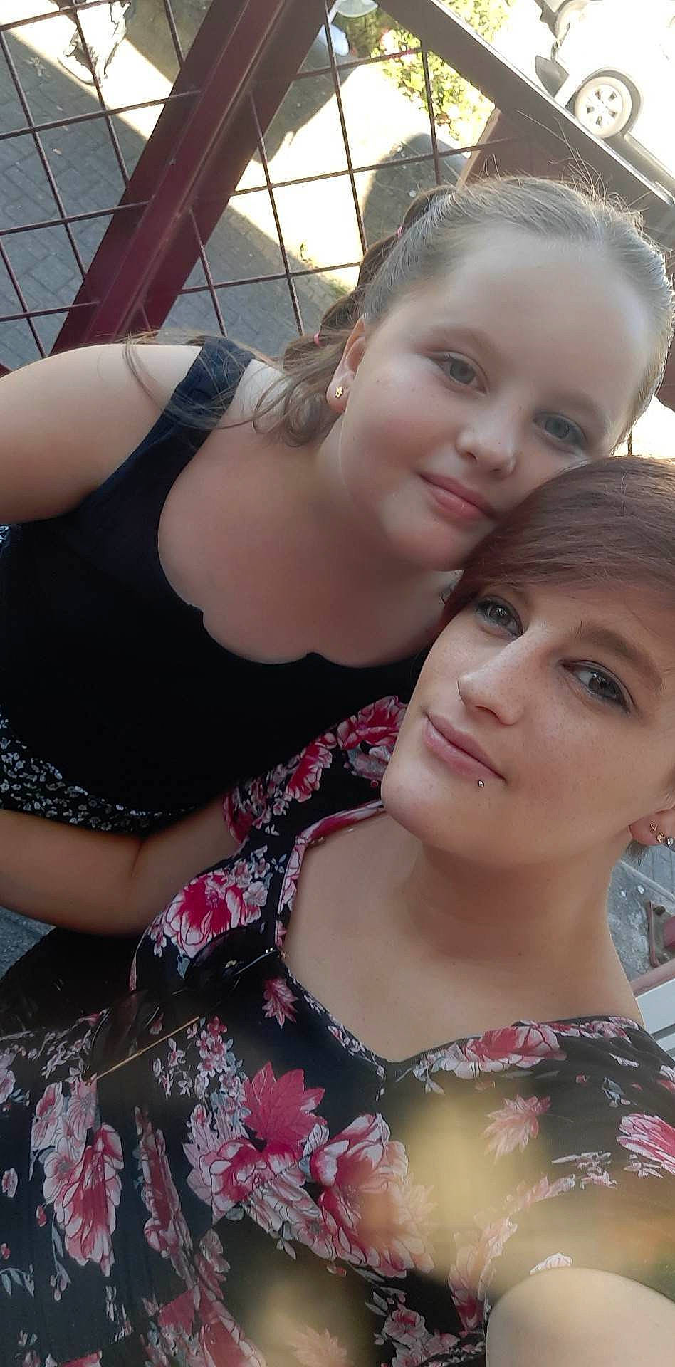 Diademe a rejoint le concours — aidez-le/la à gagner de superbes lots ! beauty, black_hair, chest, event, eyelash, facial_expression, fashion, hair, happy, jewellery, joy, lip, long_hair, necklace, organ, people, person, shoulder, skin, smile